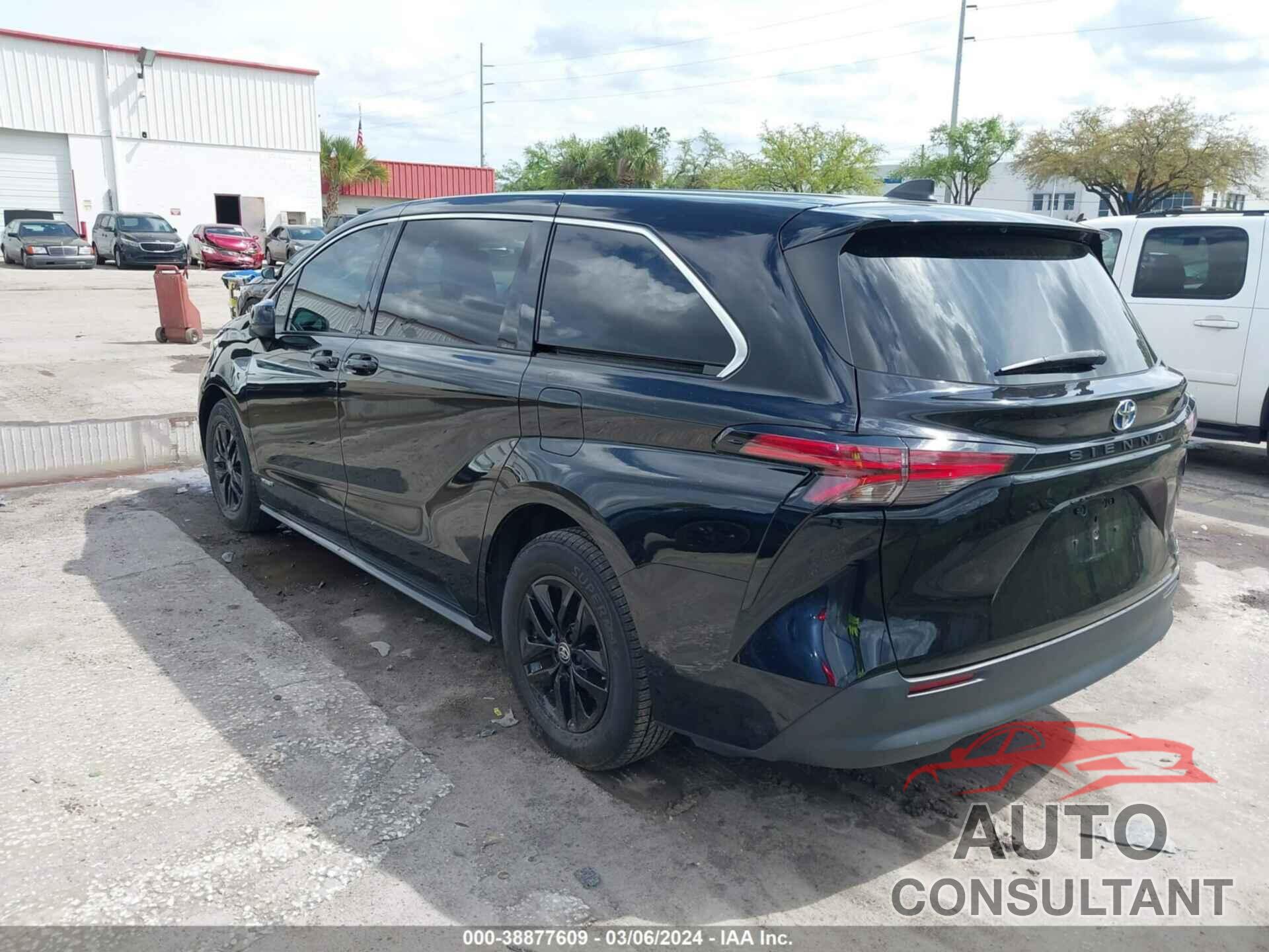 TOYOTA SIENNA 2021 - 5TDKRKEC8MS013367