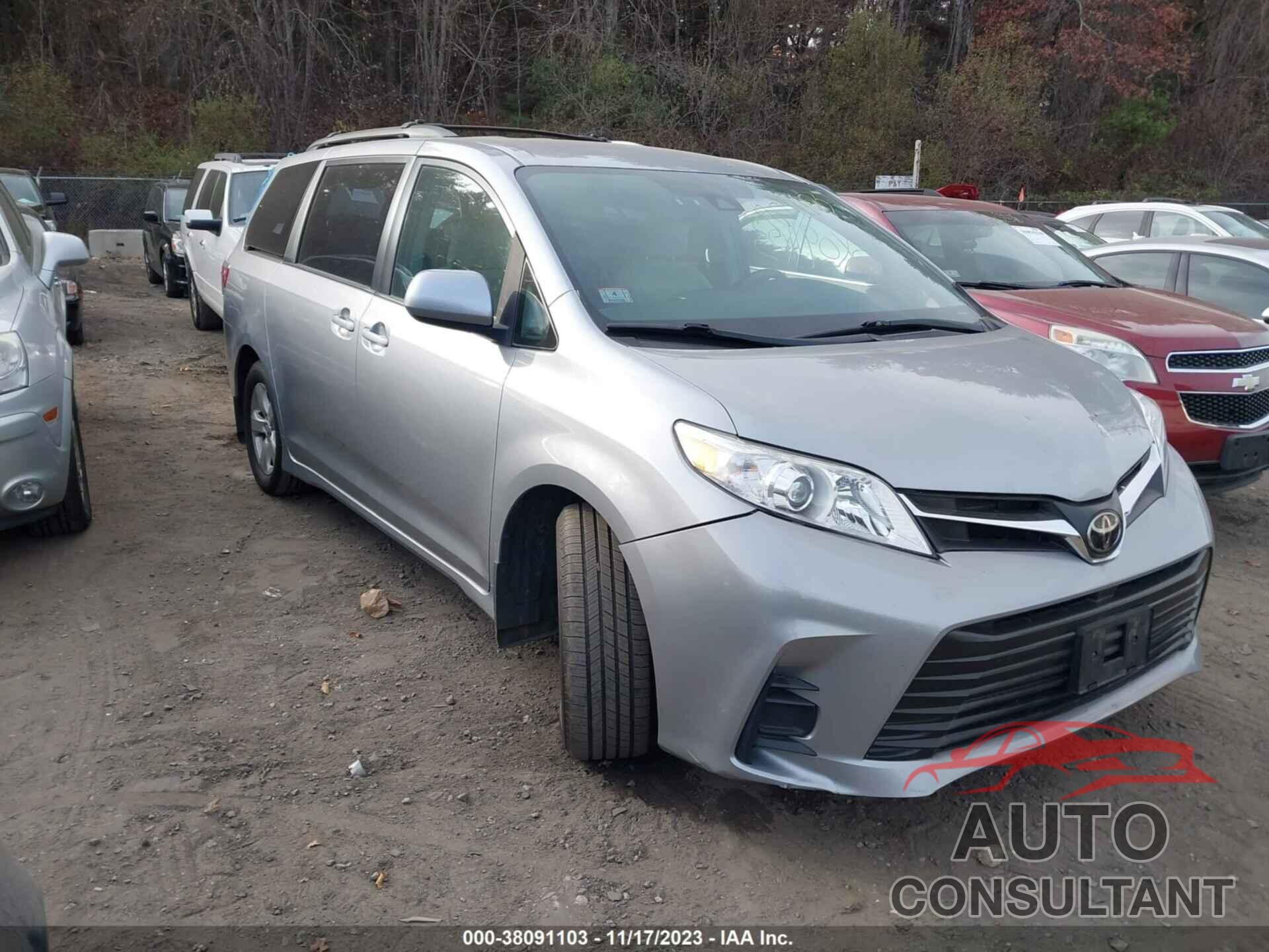 TOYOTA SIENNA 2018 - 5TDKZ3DC7JS901160