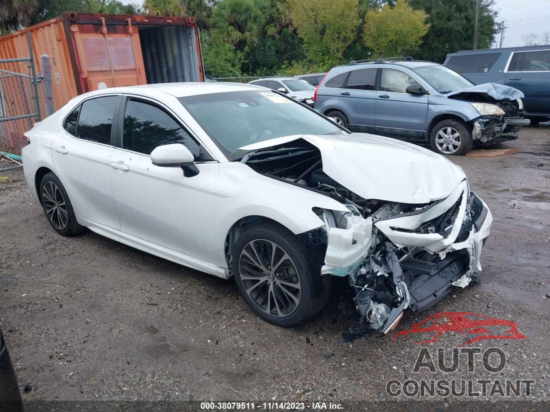 TOYOTA CAMRY 2018 - 4T1B11HK1JU541209