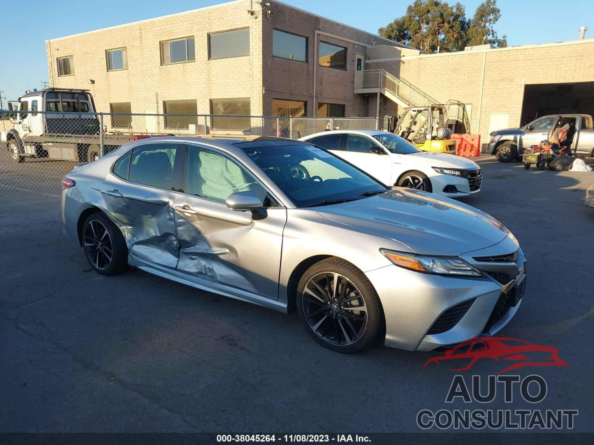 TOYOTA CAMRY 2018 - 4T1B61HKXJU104391