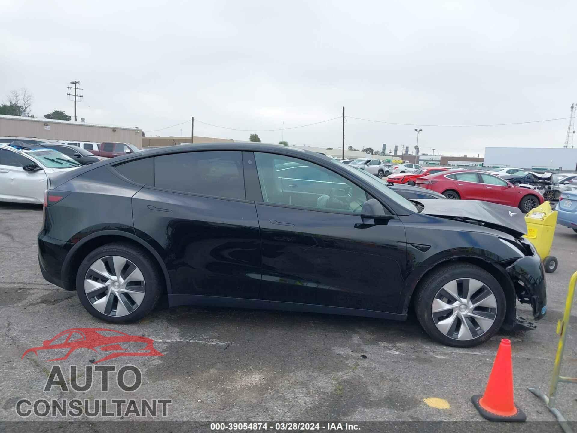 TESLA MODEL Y 2021 - 5YJYGDEE2MF243763