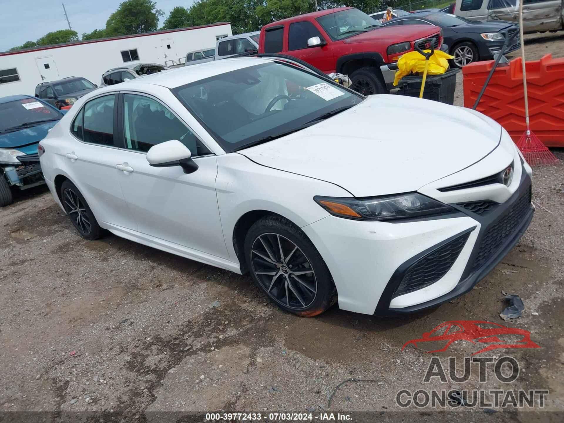 TOYOTA CAMRY 2021 - 4T1G11AK5MU518942