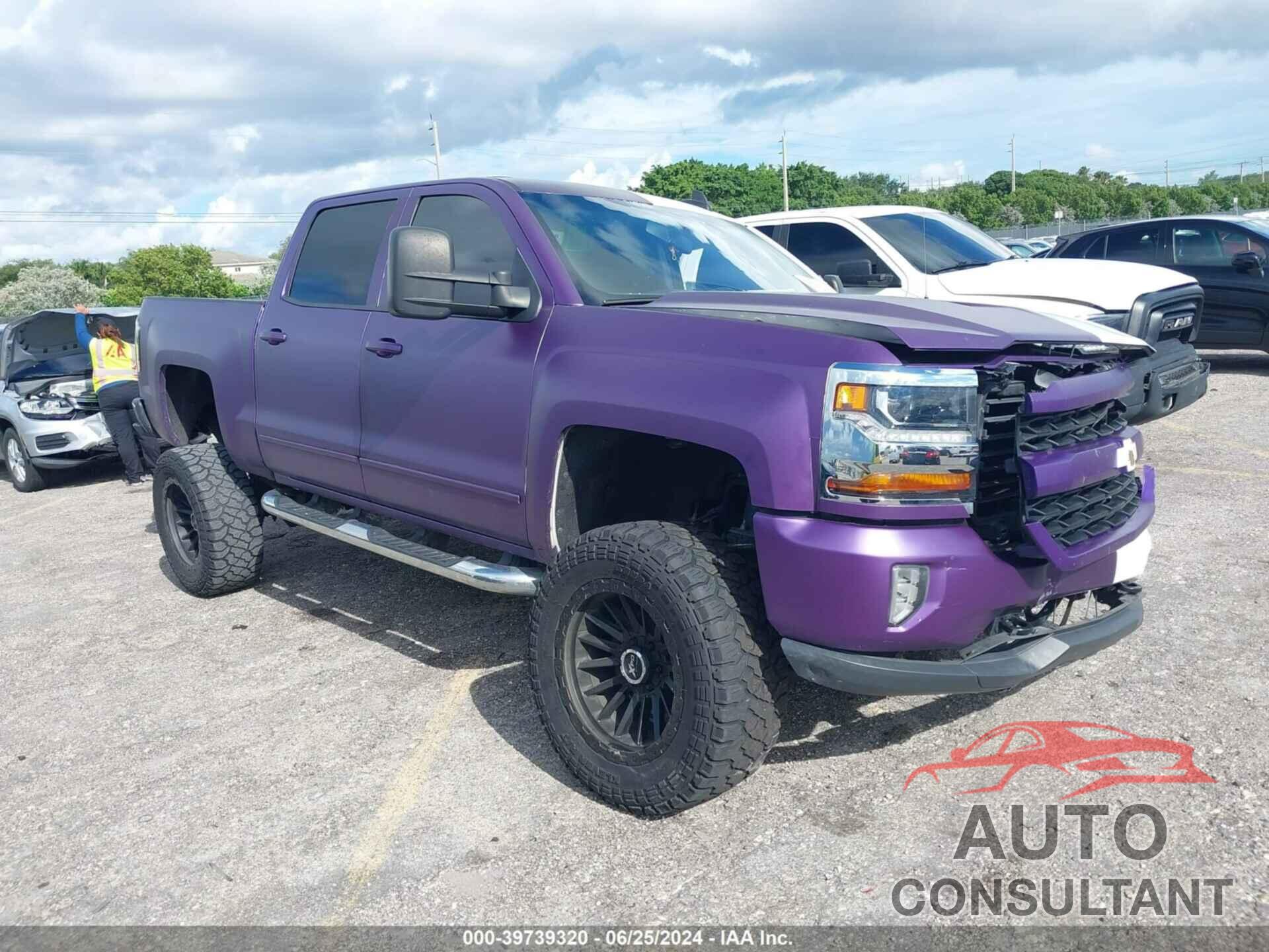 CHEVROLET SILVERADO 1500 2018 - 3GCUKREH8JG374805
