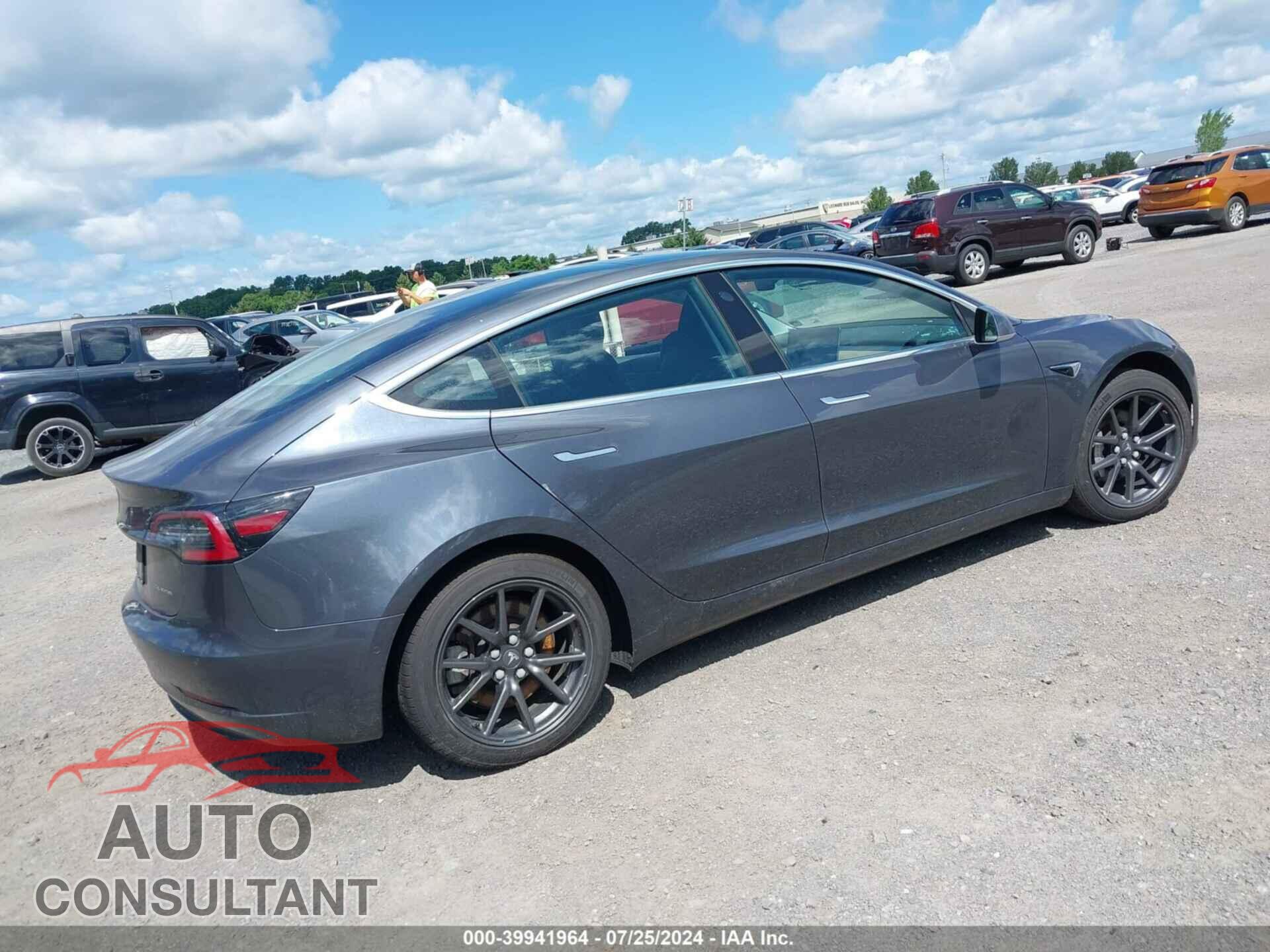 TESLA MODEL 3 2019 - 5YJ3E1EB8KF452183
