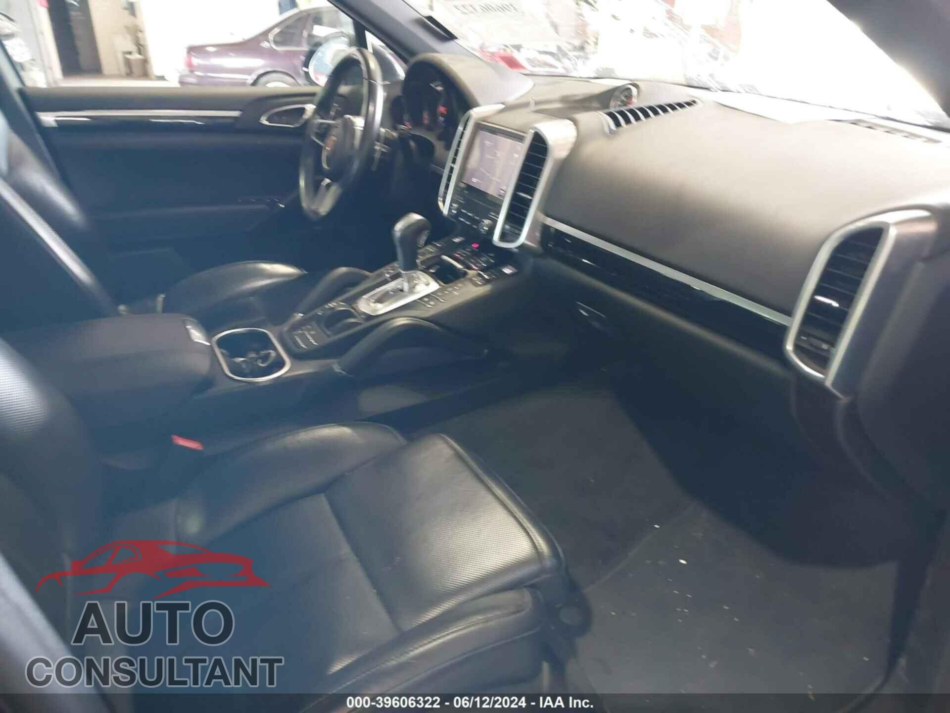 PORSCHE CAYENNE 2018 - WP1AA2A2XJKA02534