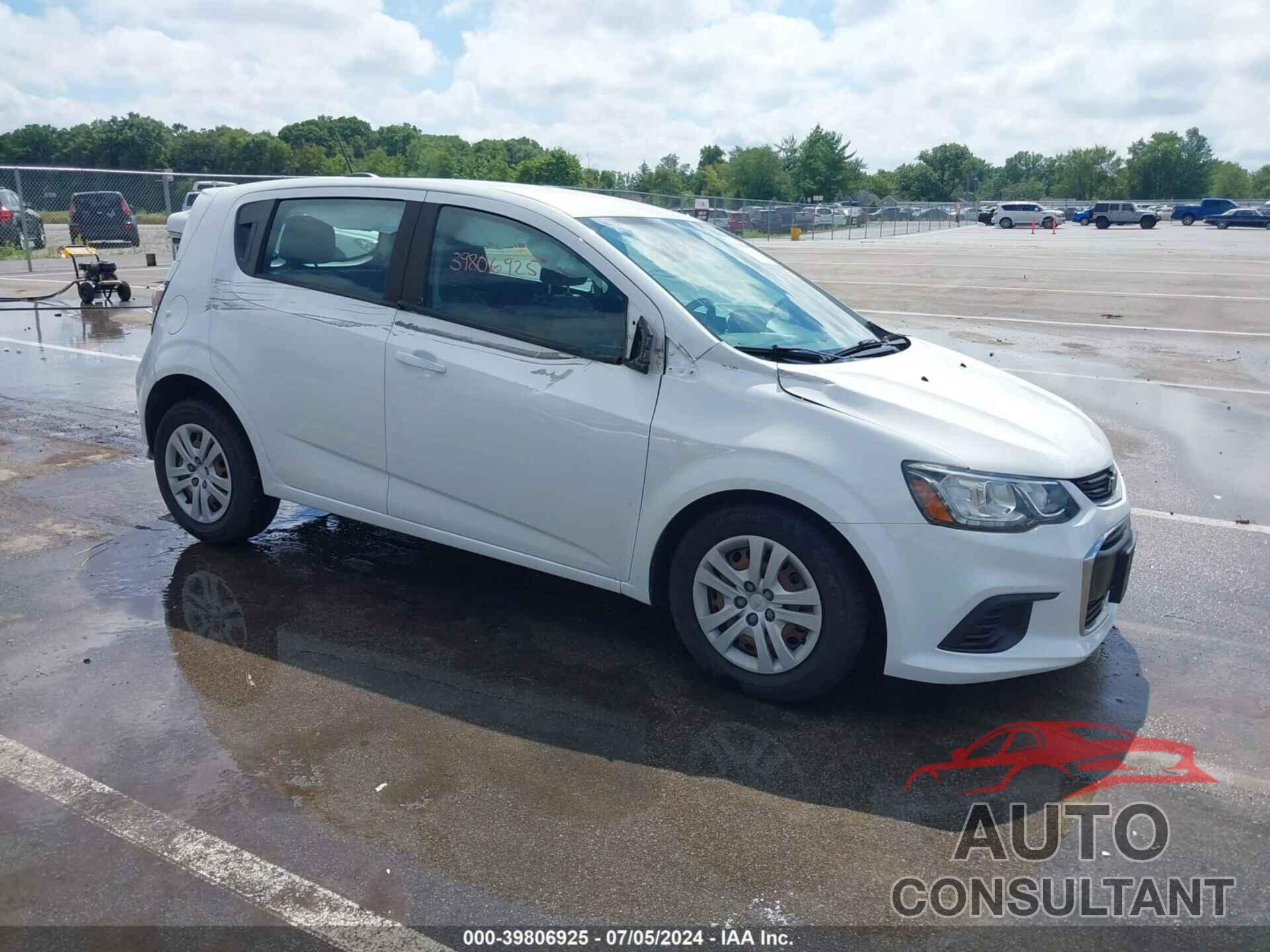 CHEVROLET SONIC 2017 - 1G1JG6SH9H4177861