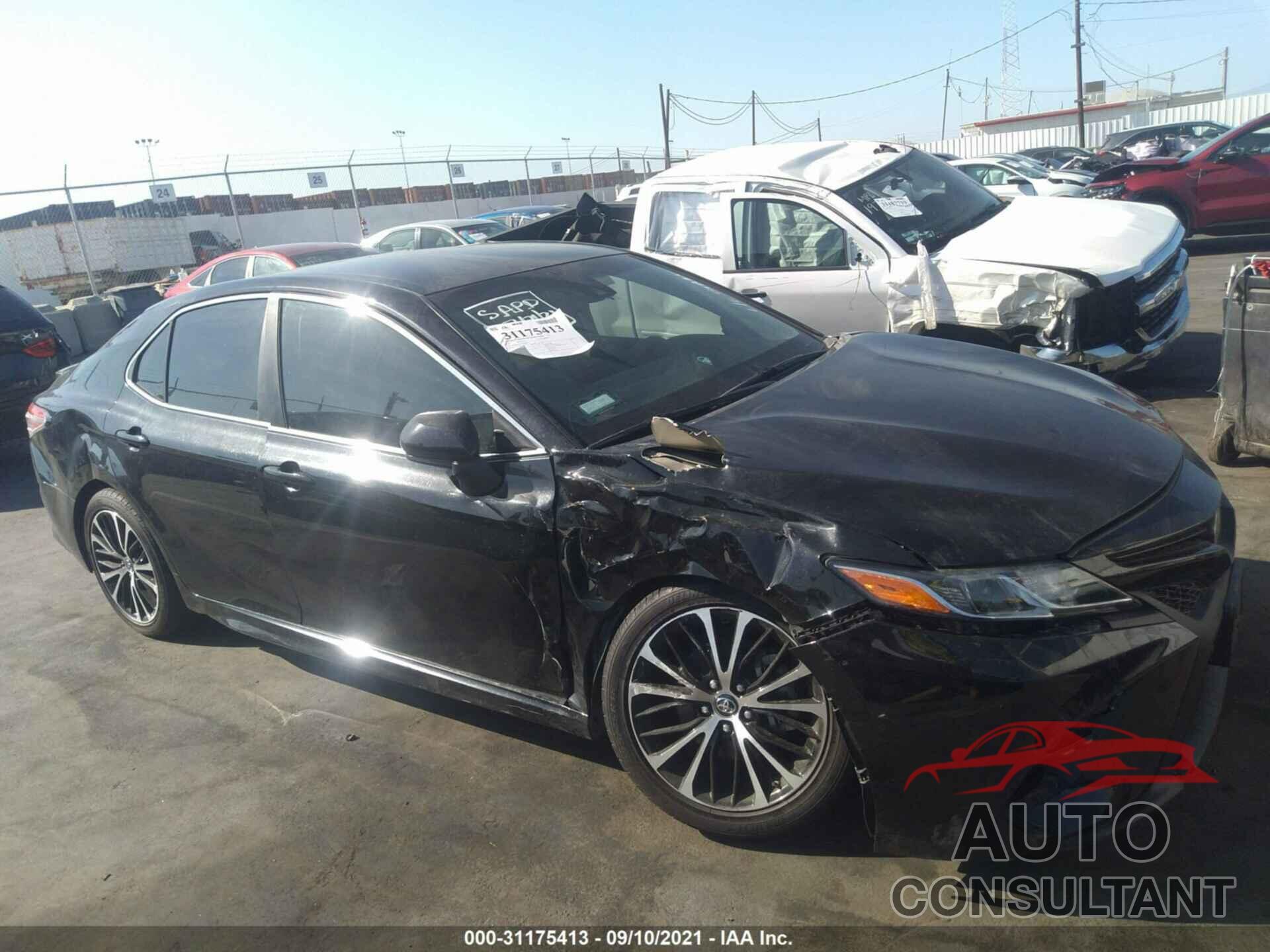 TOYOTA CAMRY 2018 - 4T1B11HK8JU604063