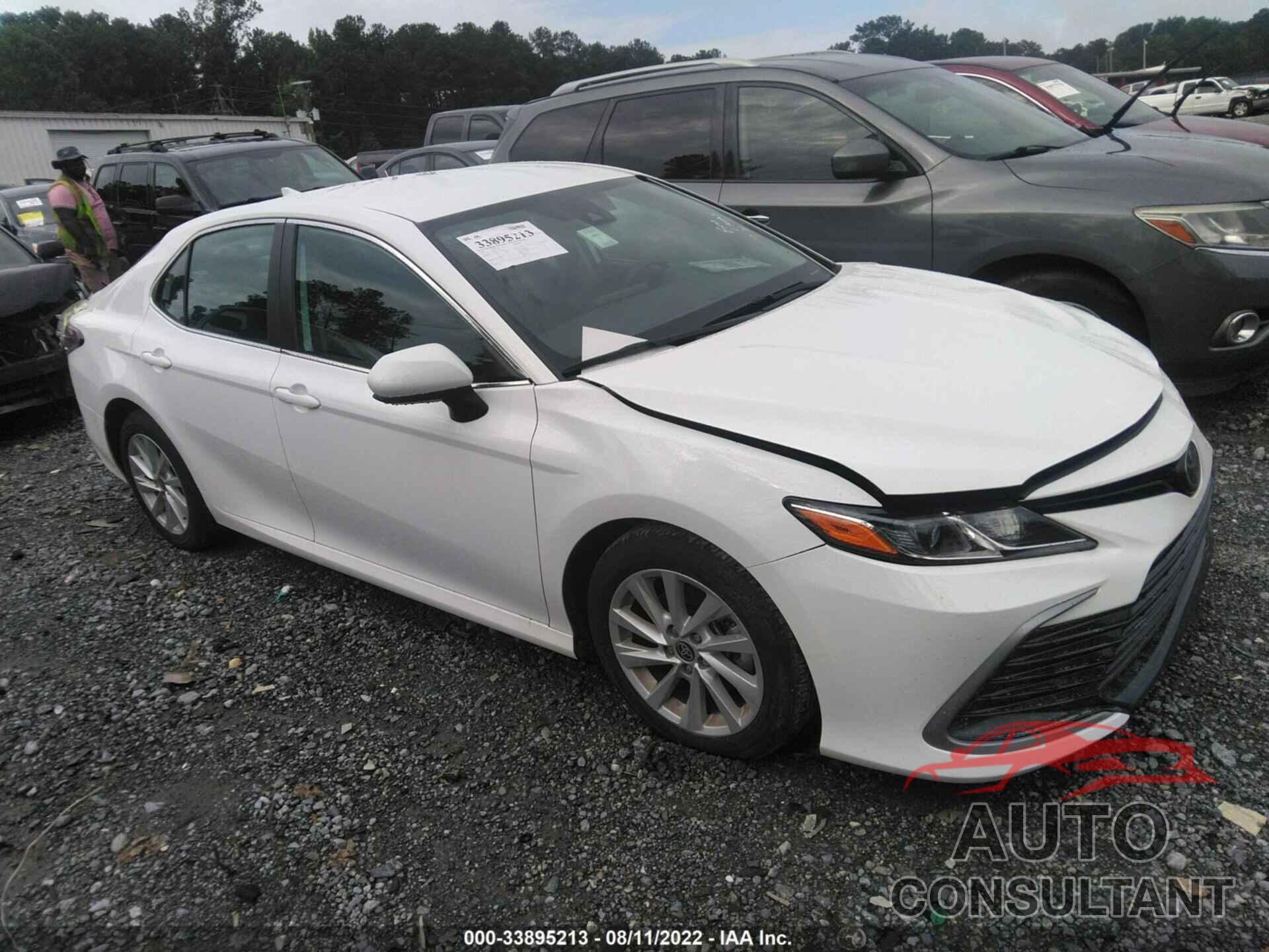 TOYOTA CAMRY 2022 - 4T1C11AK0NU637756