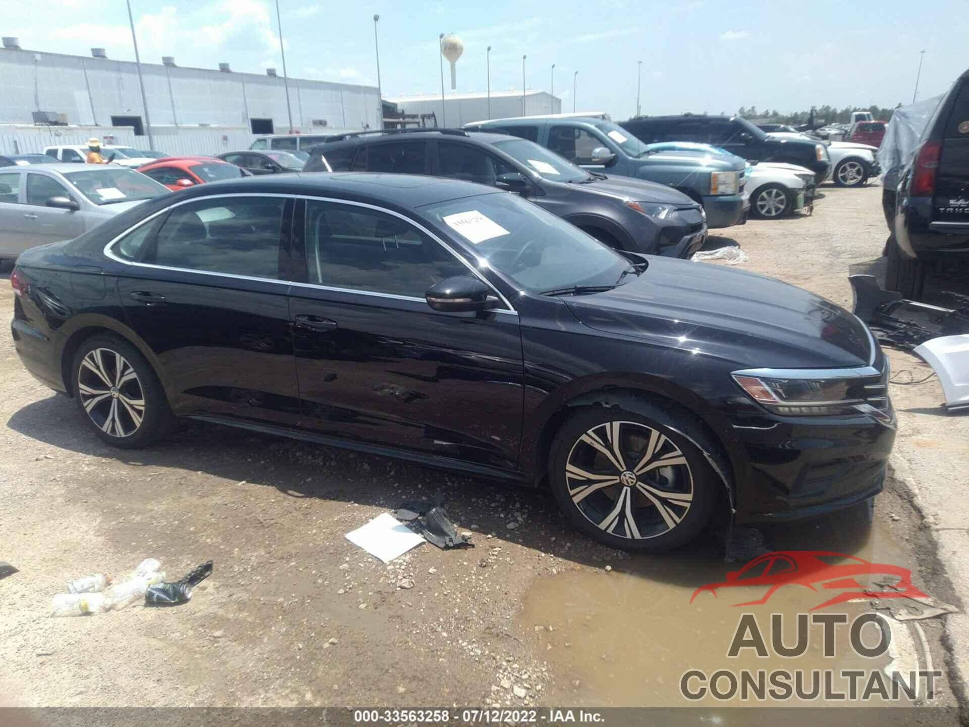 VOLKSWAGEN PASSAT 2021 - 1VWSA7A33MC011907