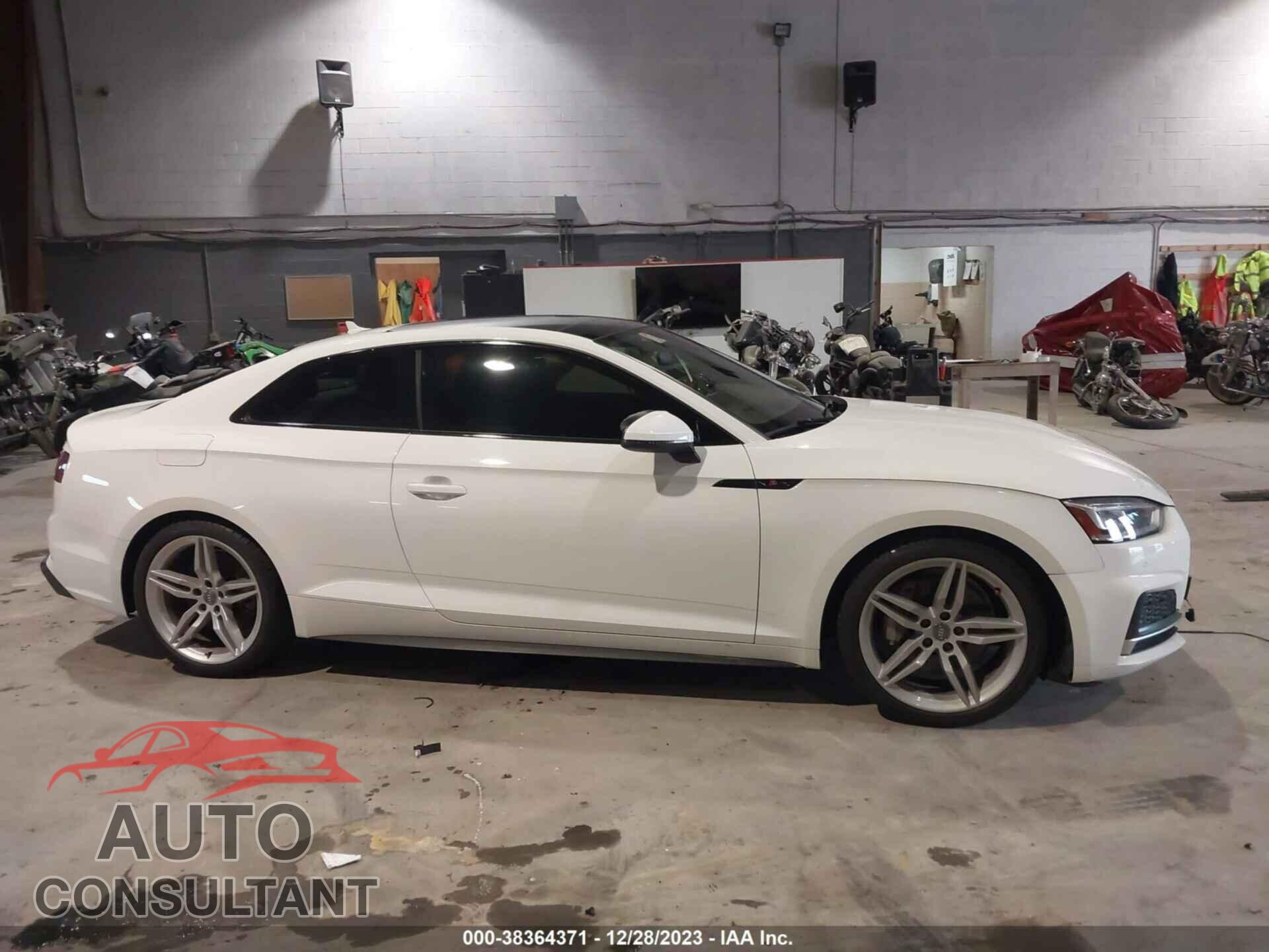 AUDI A5 2018 - WAUTNAF58JA021467