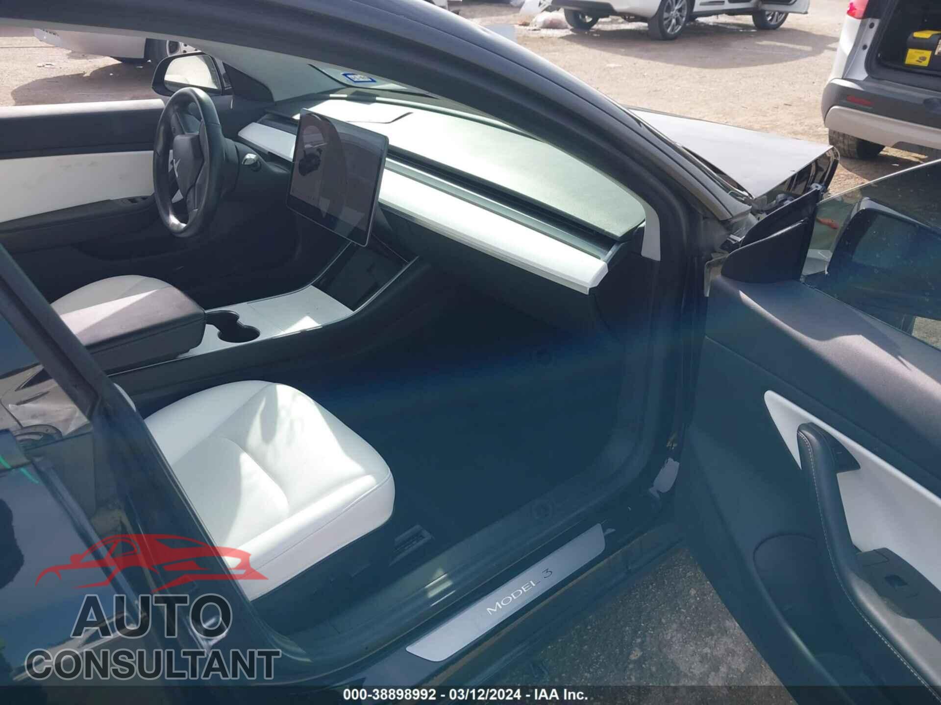 TESLA MODEL 3 2018 - 5YJ3E1EB0JF099257