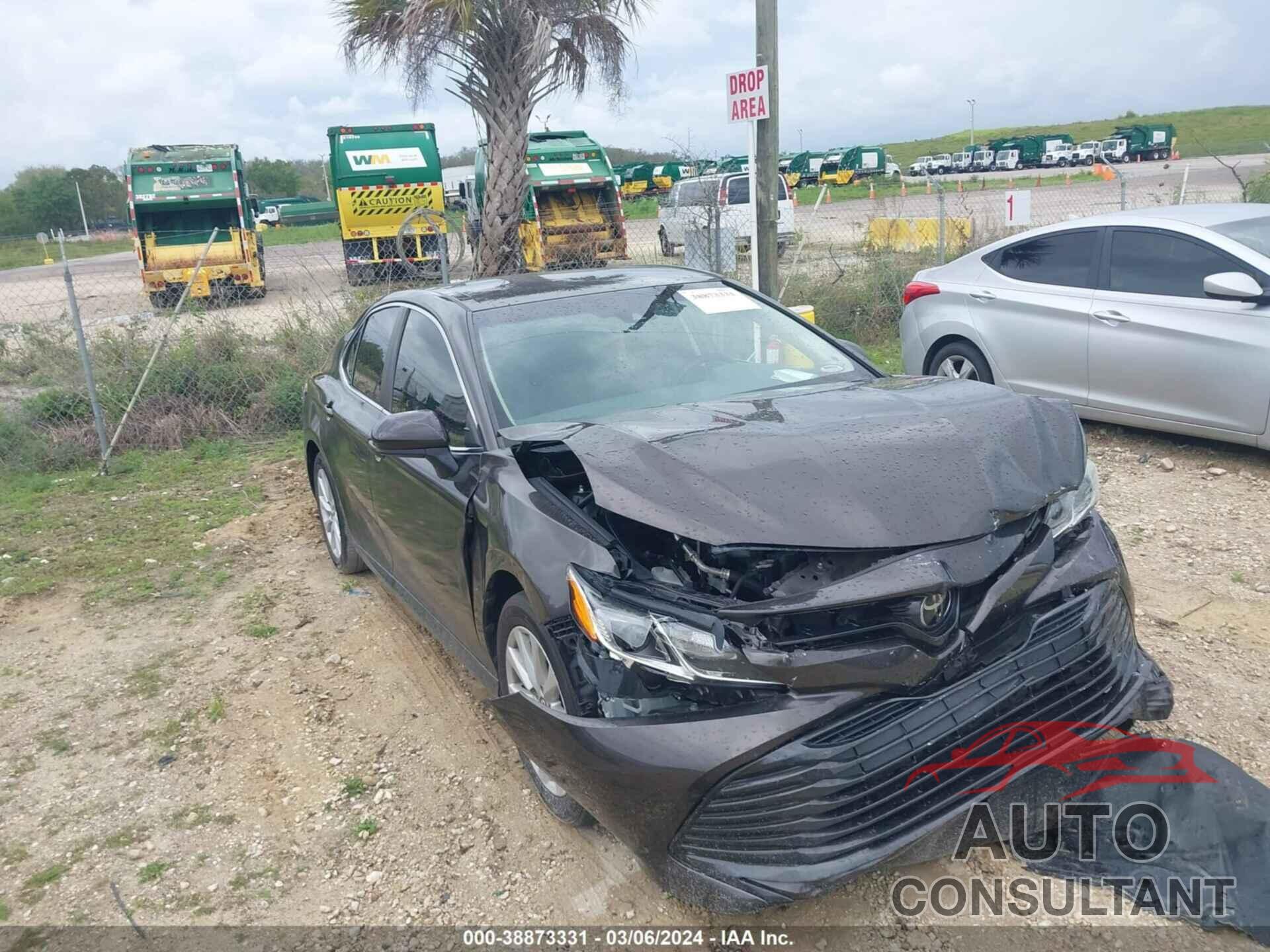 TOYOTA CAMRY 2018 - 4T1B11HK2JU099170