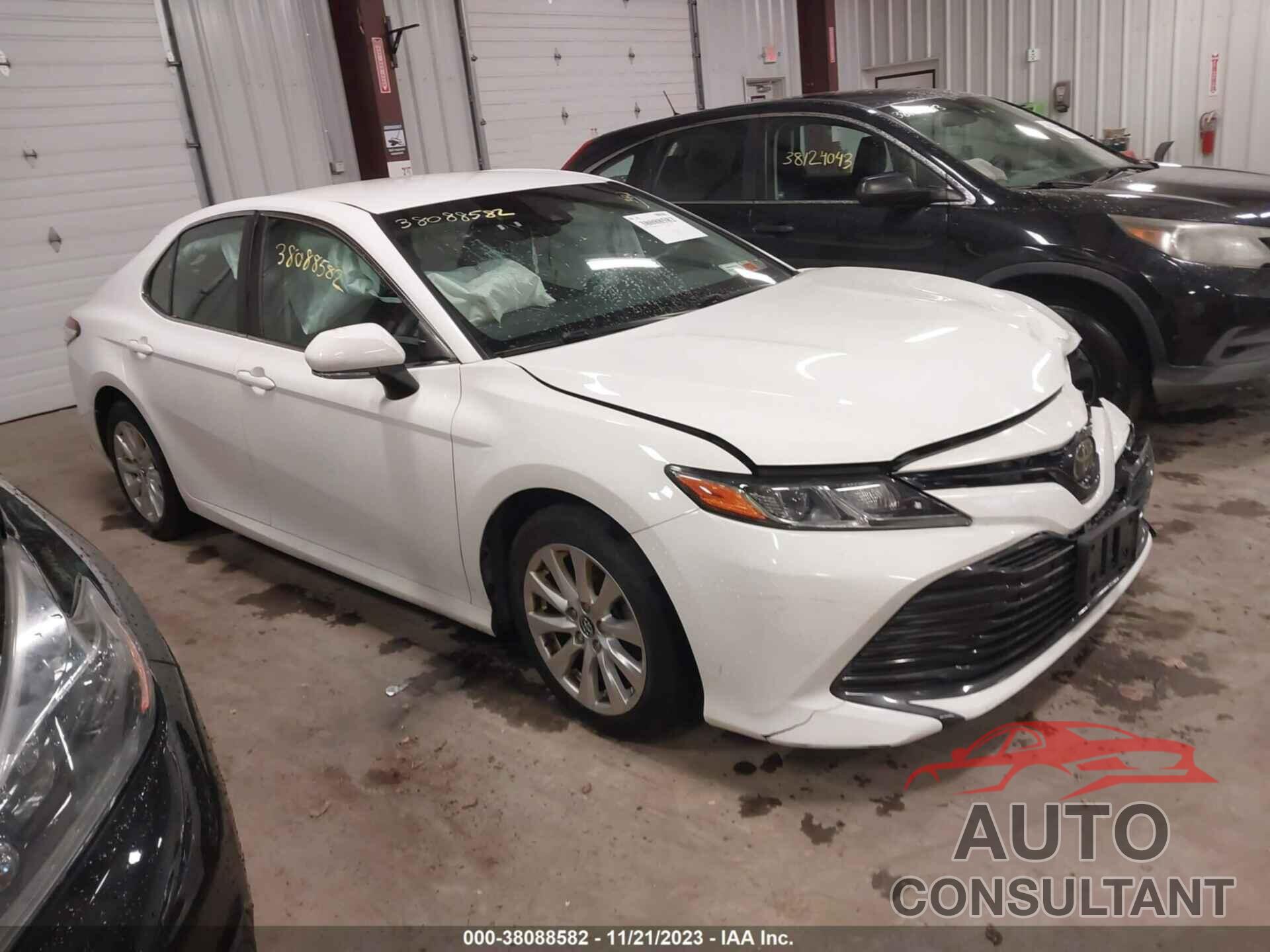 TOYOTA CAMRY 2018 - 4T1B11HK3JU551028