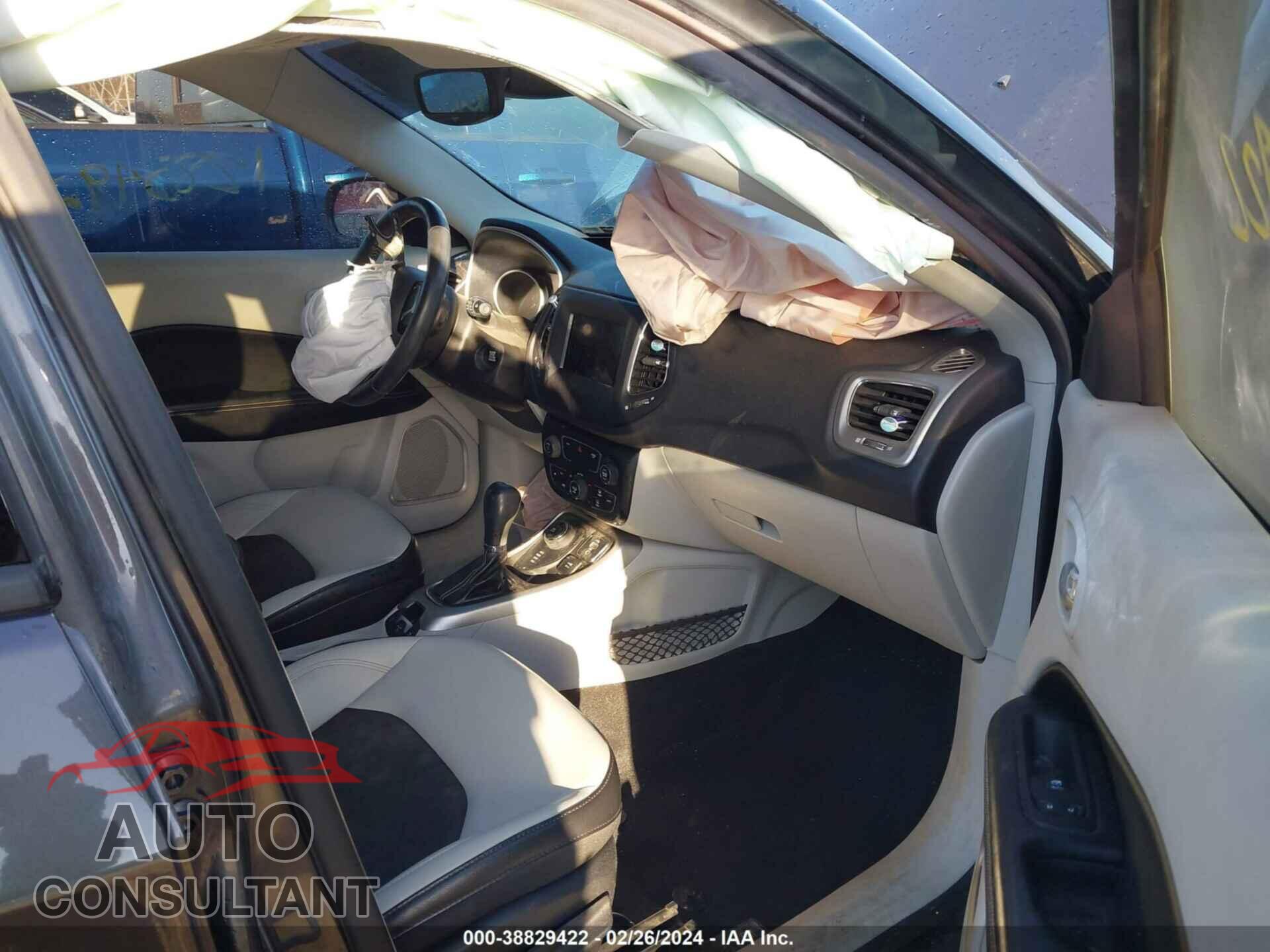 JEEP COMPASS 2018 - 3C4NJDBB7JT117247