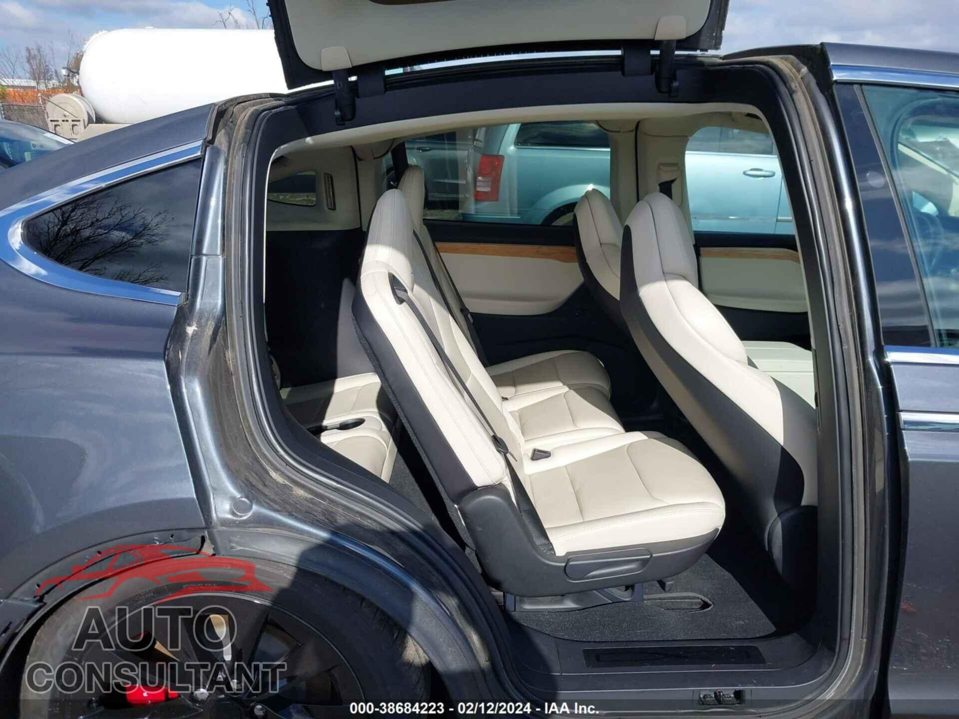 TESLA MODEL X 2018 - 5YJXCAE23JF112848
