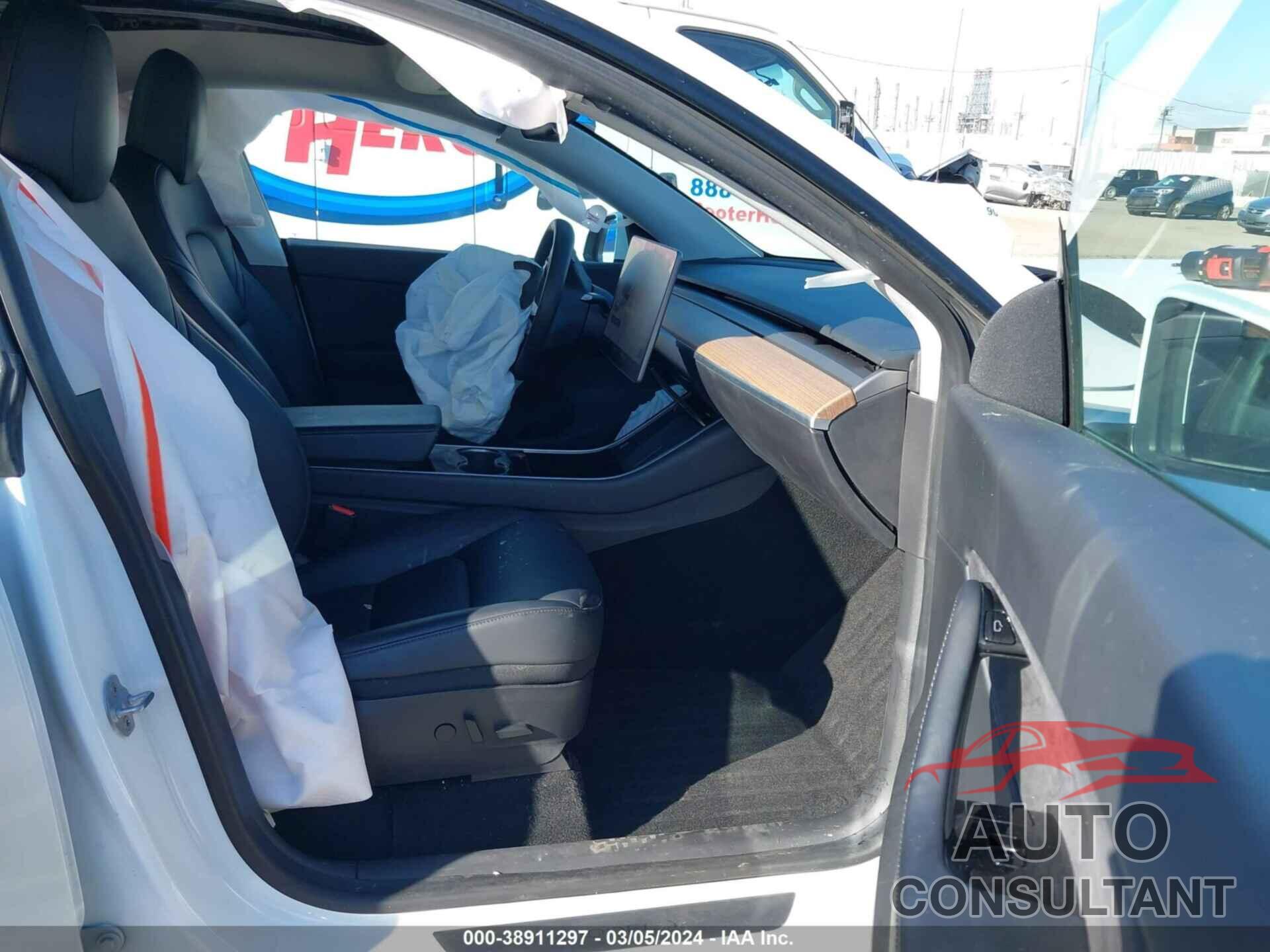 TESLA MODEL Y 2020 - 5YJYGDEE5LF032099