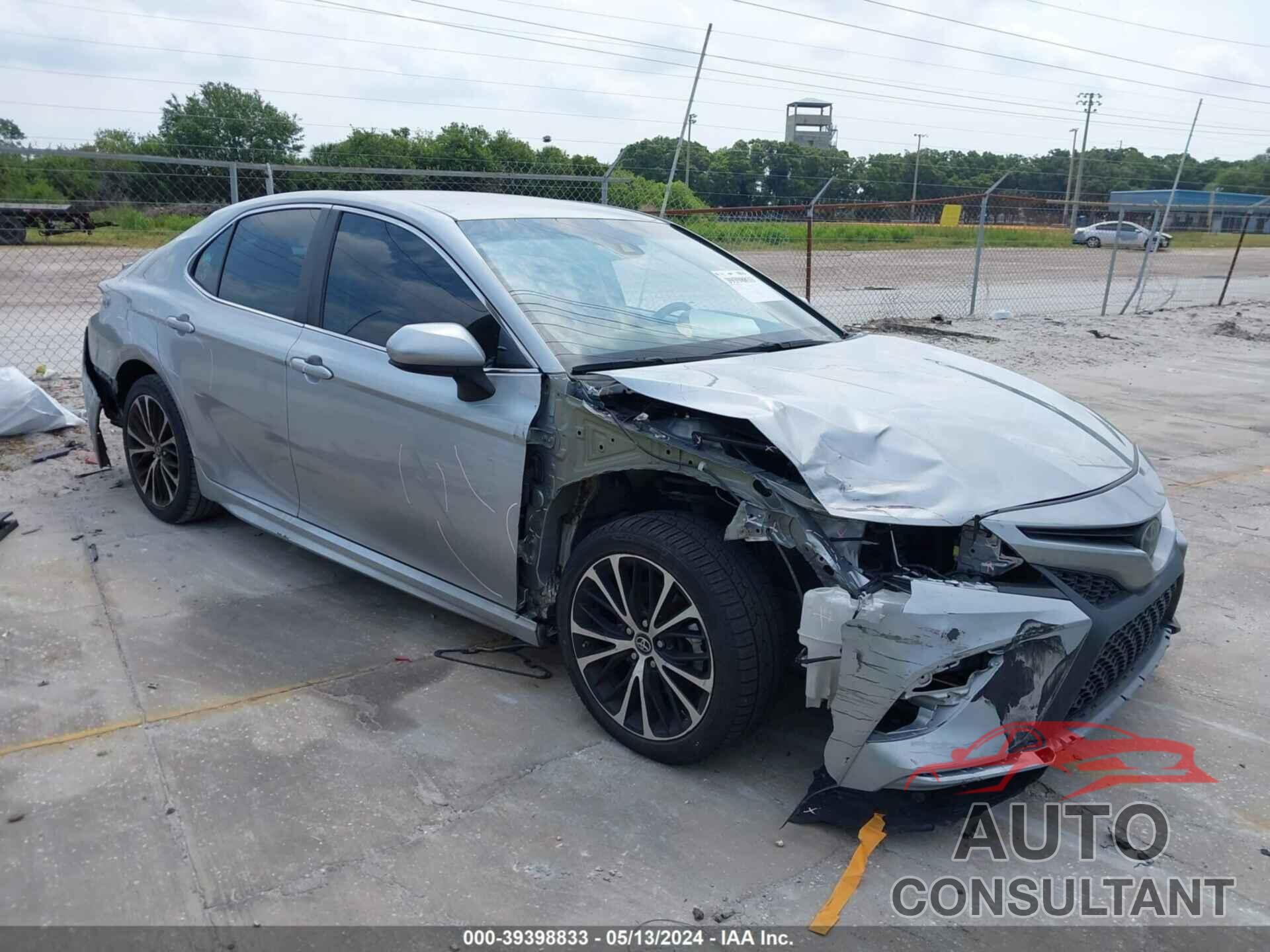 TOYOTA CAMRY 2018 - 4T1B11HK0JU567509