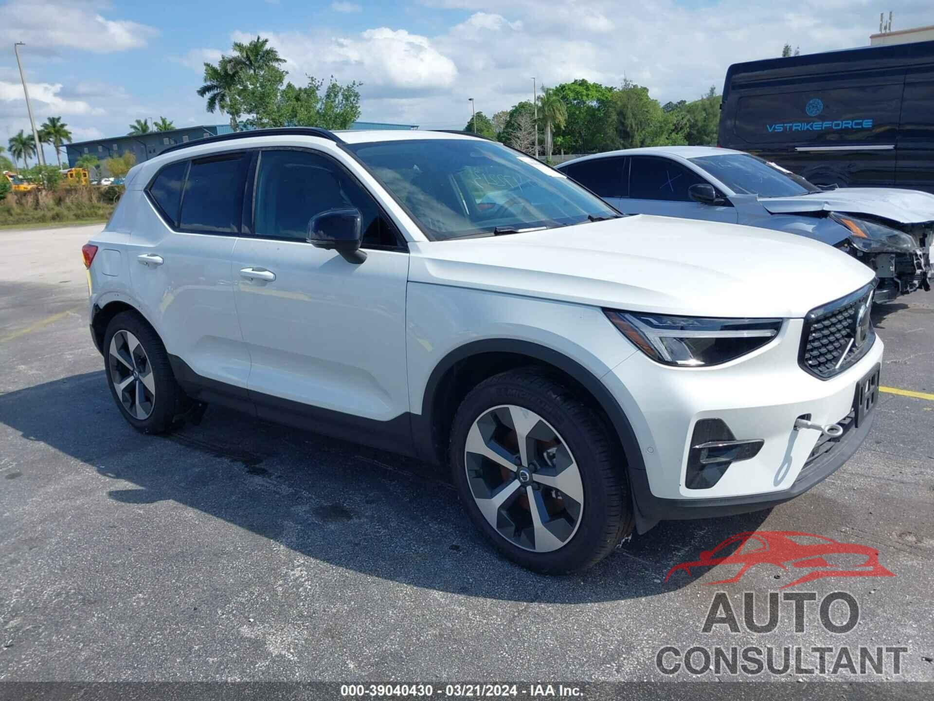 VOLVO XC40 2023 - YV4K92HM2P2045678