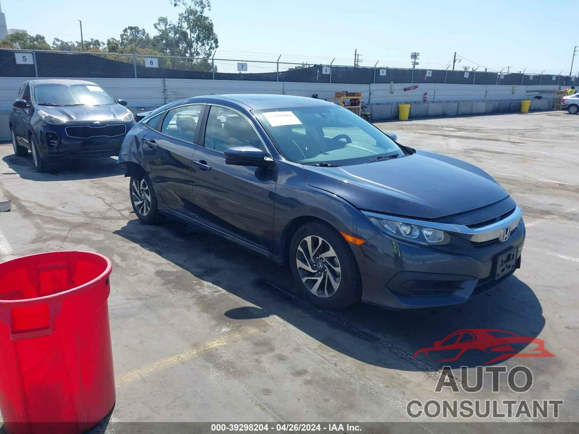 HONDA CIVIC 2018 - 2HGFC2F71JH525357