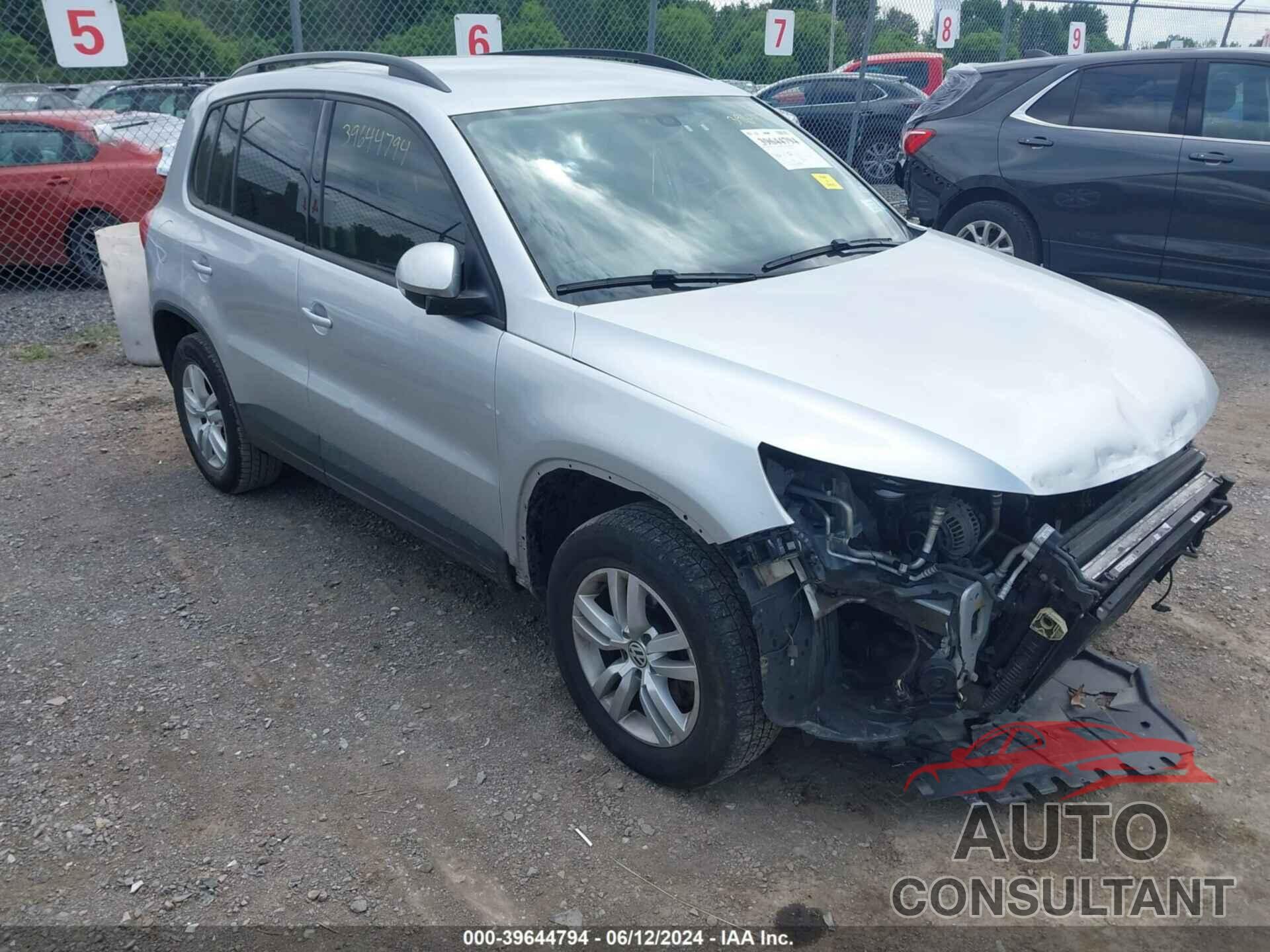 VOLKSWAGEN TIGUAN 2016 - WVGBV7AX9GW611985