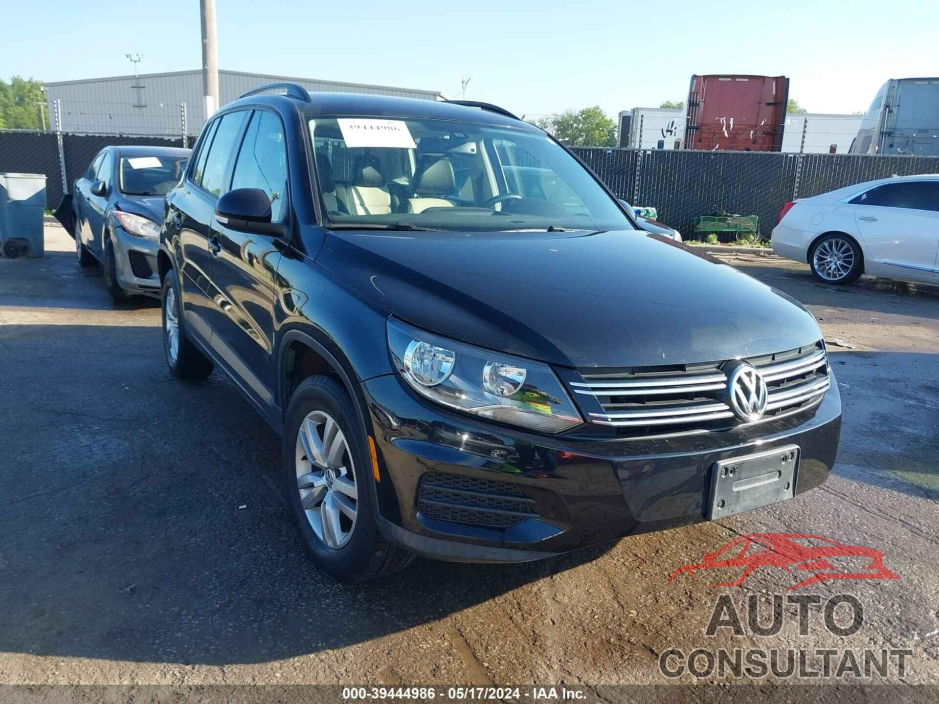 VOLKSWAGEN TIGUAN 2017 - WVGBV7AX4HK000352