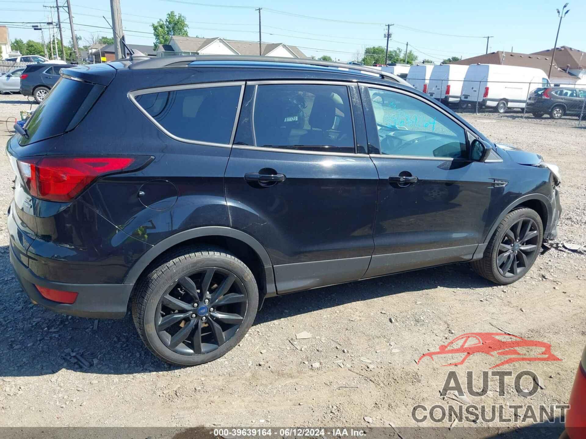 FORD ESCAPE 2019 - 1FMCU9GD1KUB08617