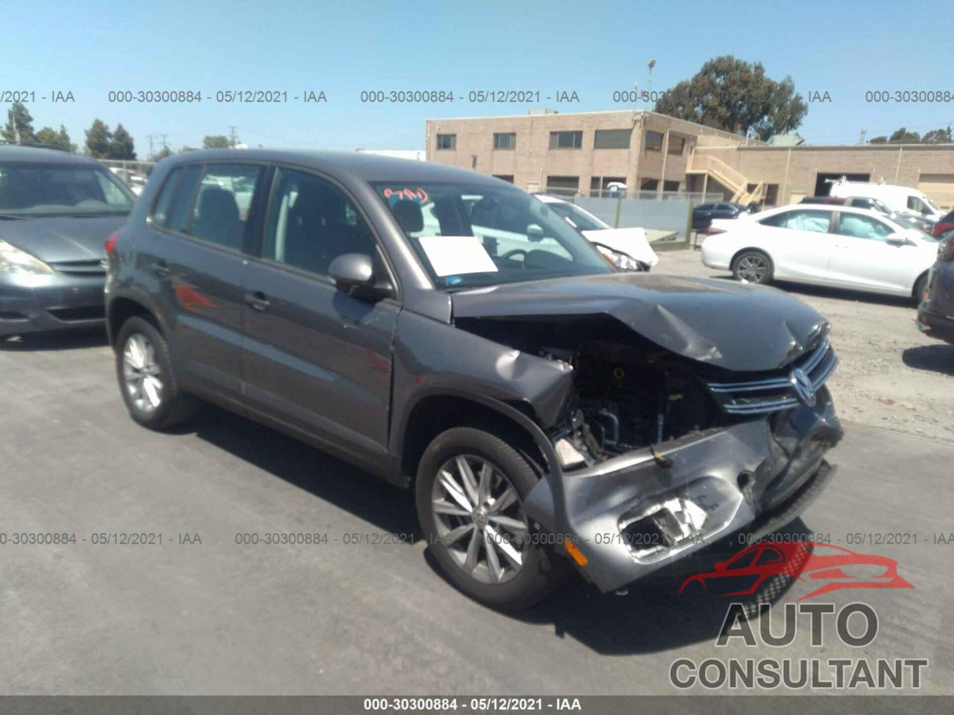 VOLKSWAGEN TIGUAN LIMITED 2018 - WVGAV7AXXJK002639