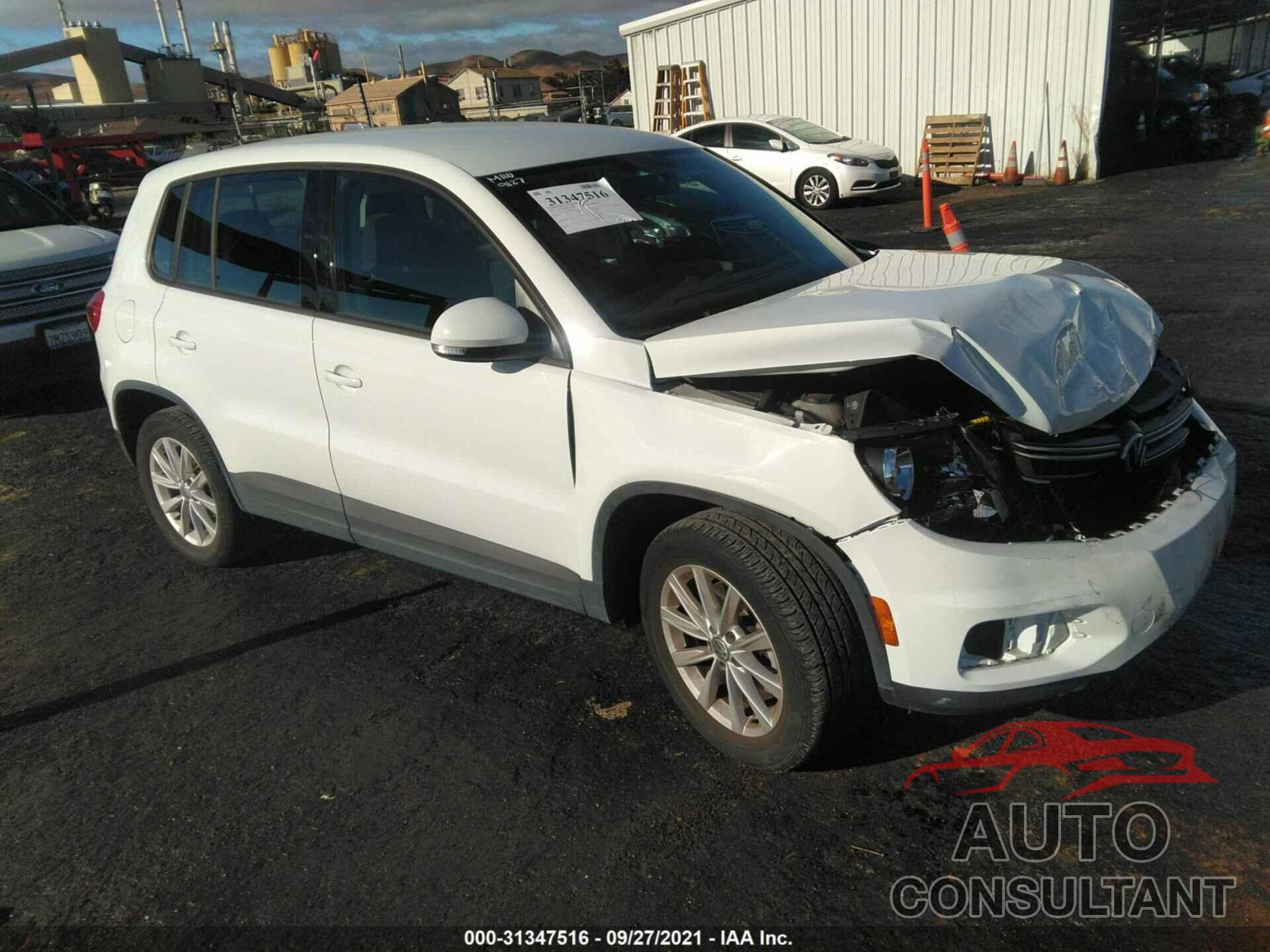 VOLKSWAGEN TIGUAN LIMITED 2018 - WVGAV7AX2JK000383