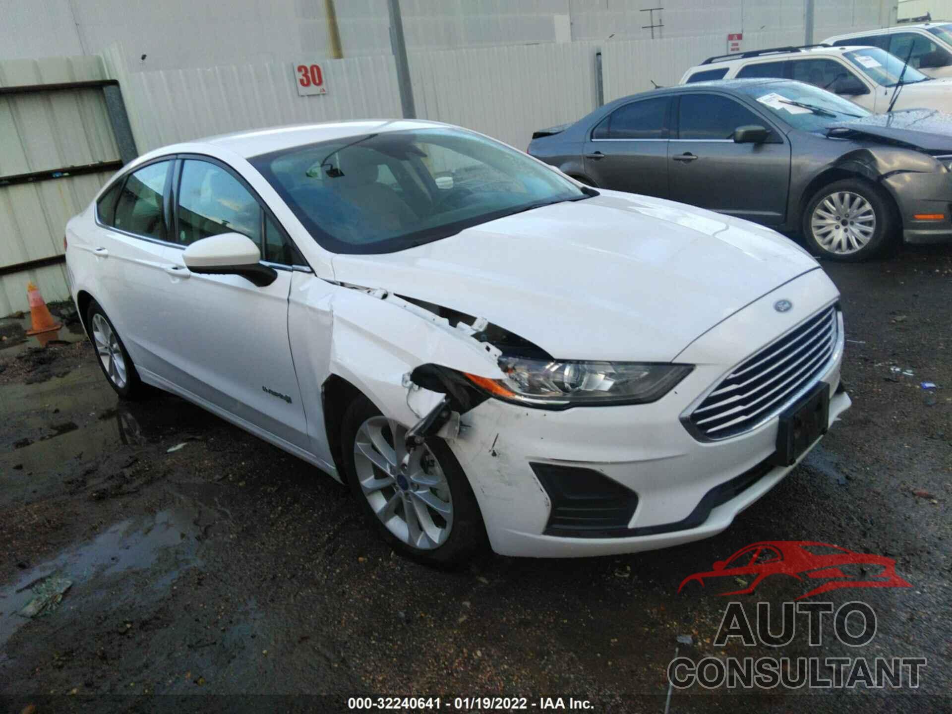 FORD FUSION HYBRID 2019 - 3FA6P0LU8KR221939