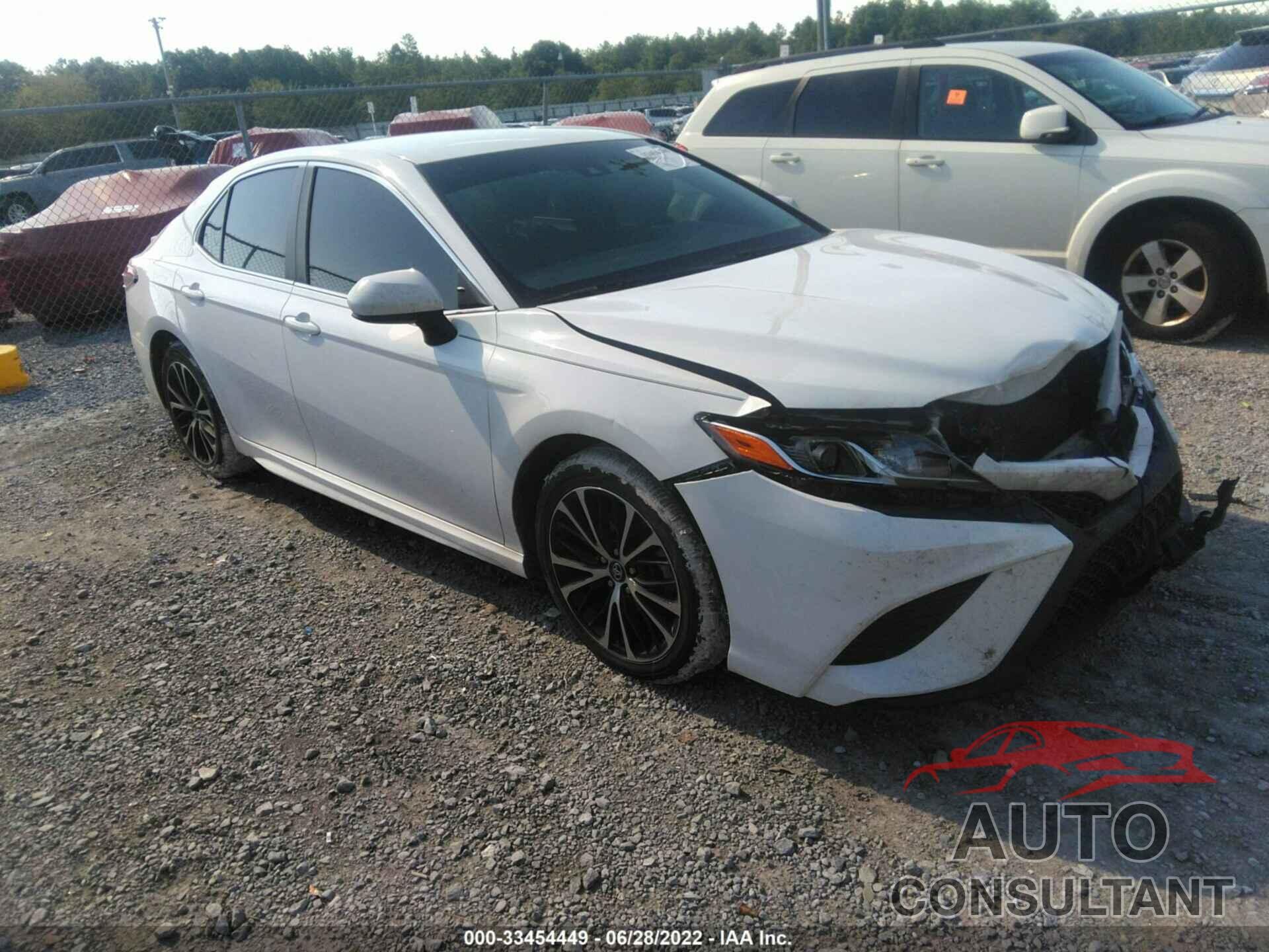 TOYOTA CAMRY 2018 - 4T1B11HK3JU610983