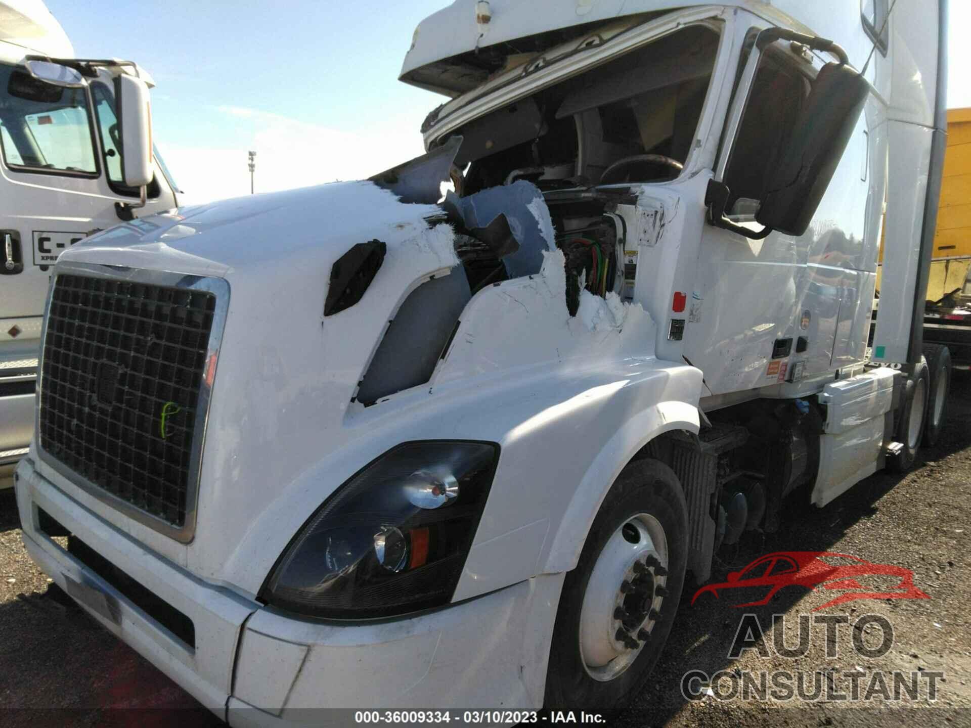 VOLVO VNL 2018 - 4V4NC9EH4JN997965