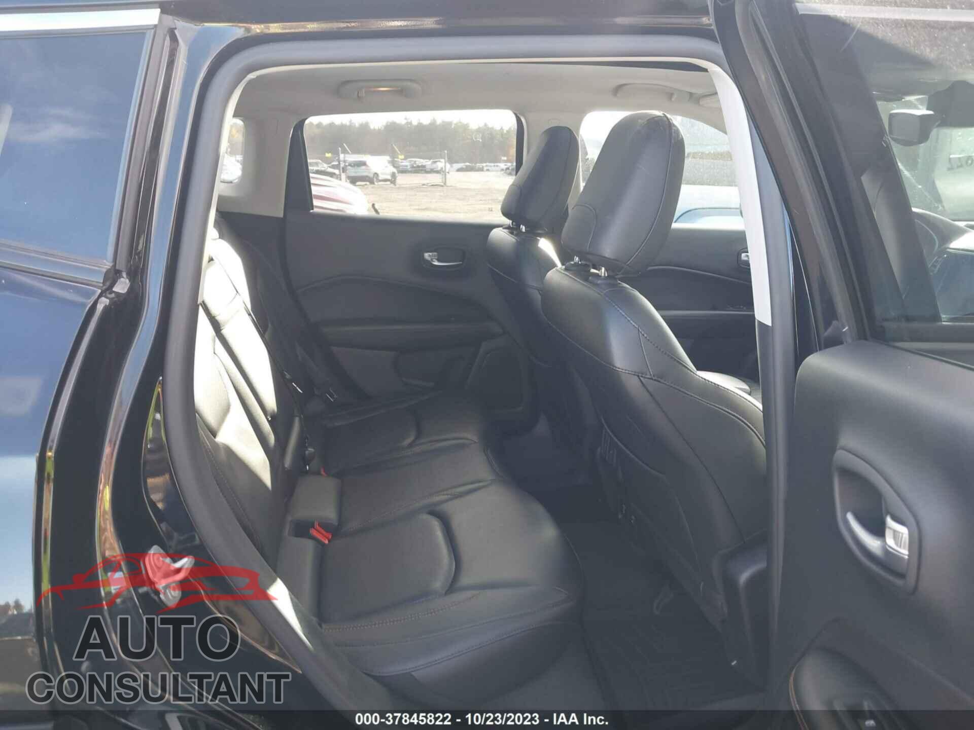 JEEP COMPASS 2018 - 3C4NJDCB7JT143510