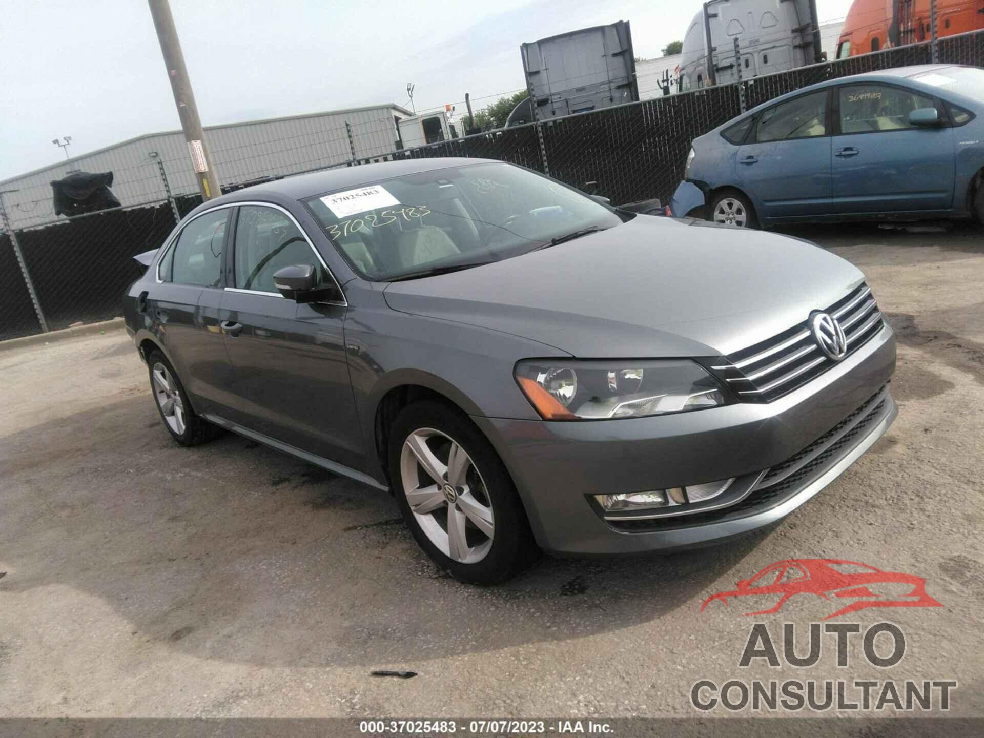 VOLKSWAGEN PASSAT 2015 - 1VWAT7A30FC111018