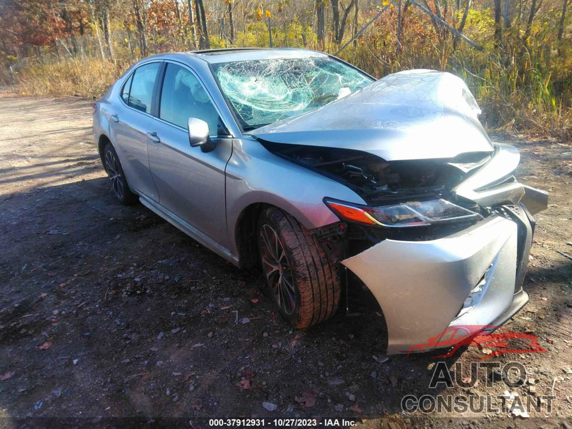 TOYOTA CAMRY 2018 - 4T1B11HK1JU528380
