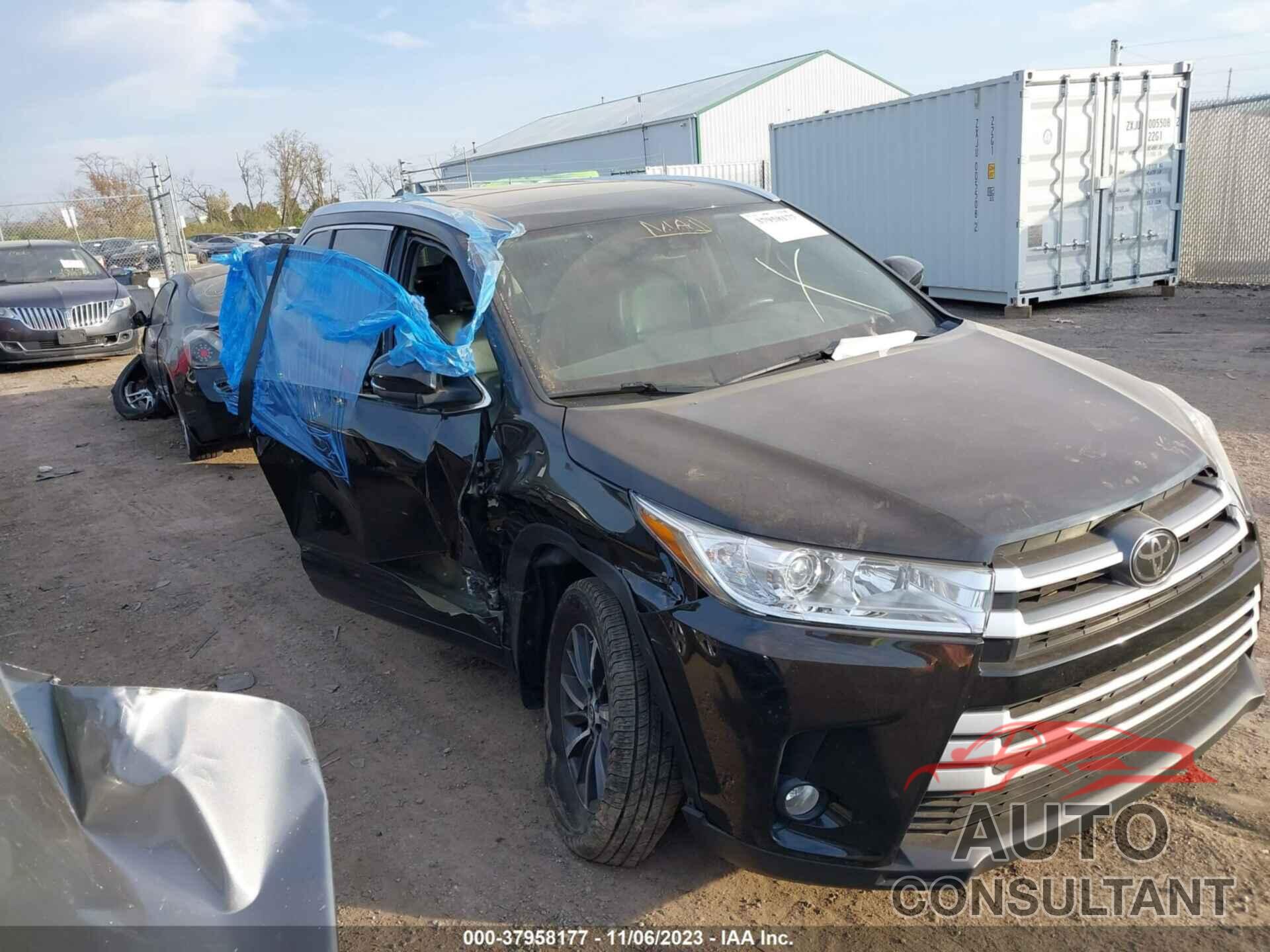 TOYOTA HIGHLANDER 2018 - 5TDJZRFH7JS559670