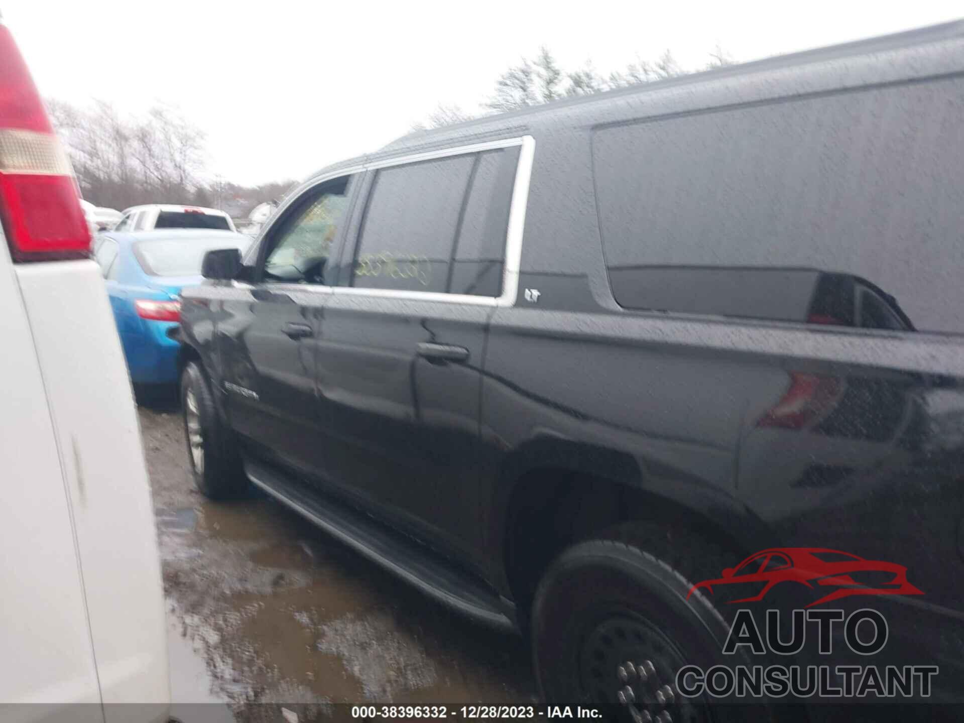 CHEVROLET SUBURBAN 2018 - 1GNSKHKCXJR109756