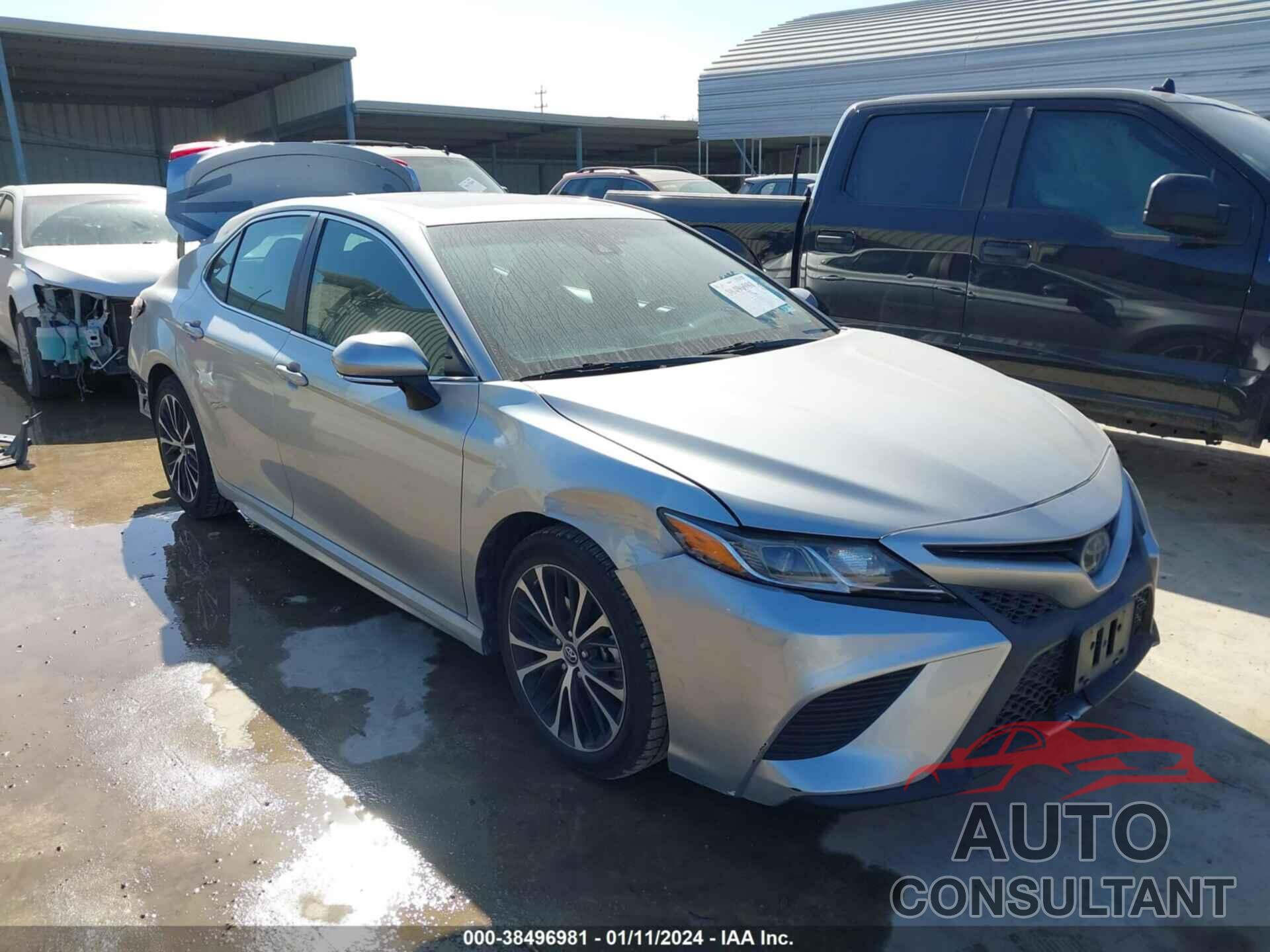 TOYOTA CAMRY 2018 - 4T1B11HK0JU055989