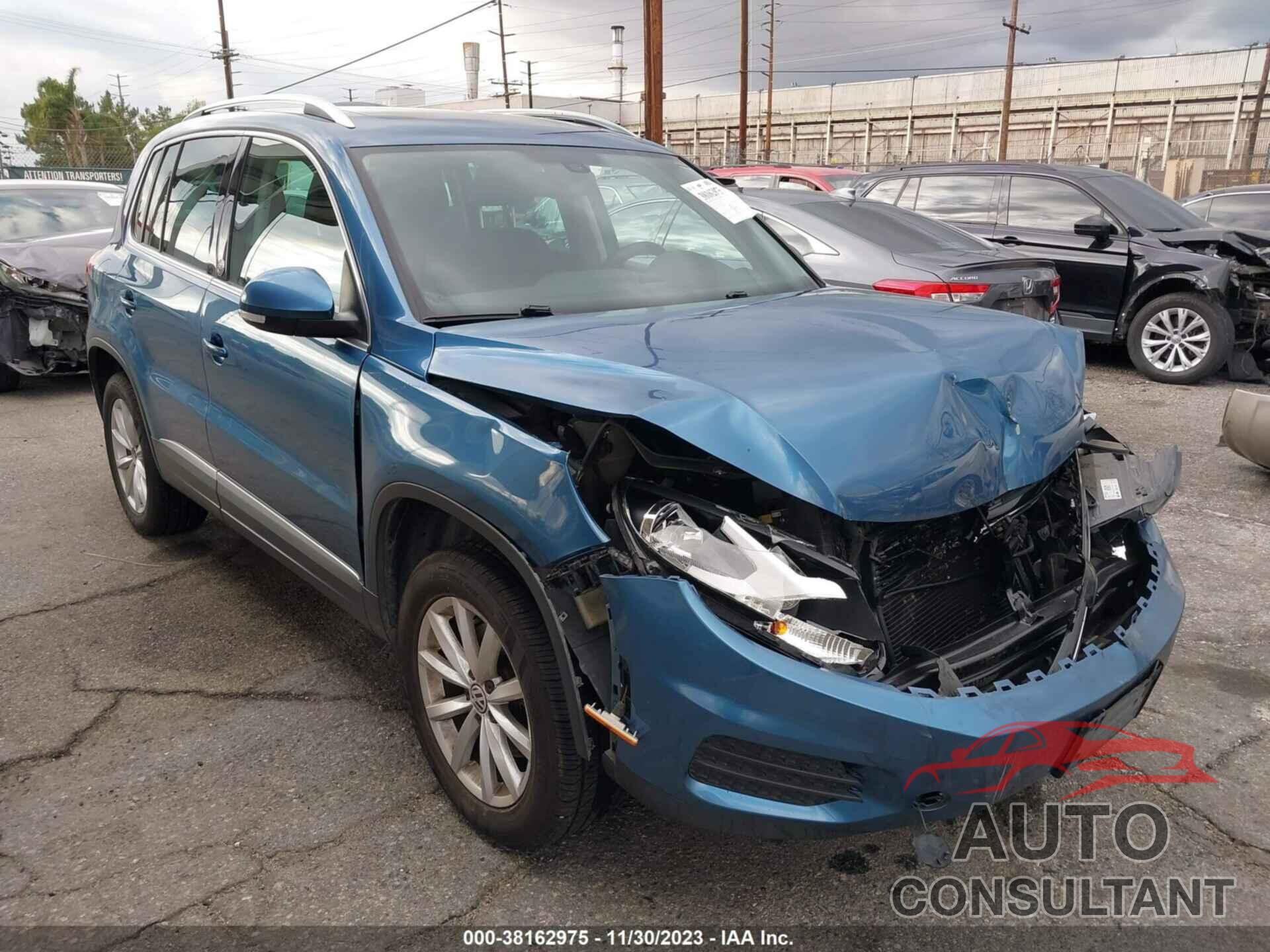 VOLKSWAGEN TIGUAN 2017 - WVGRV7AX1HW502114