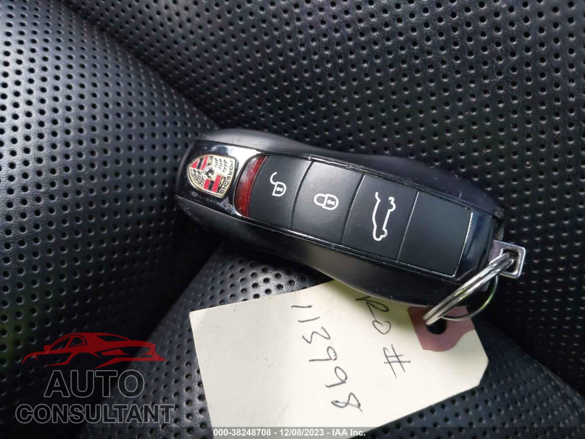 PORSCHE CAYENNE 2017 - WP1AA2A25HKA82657