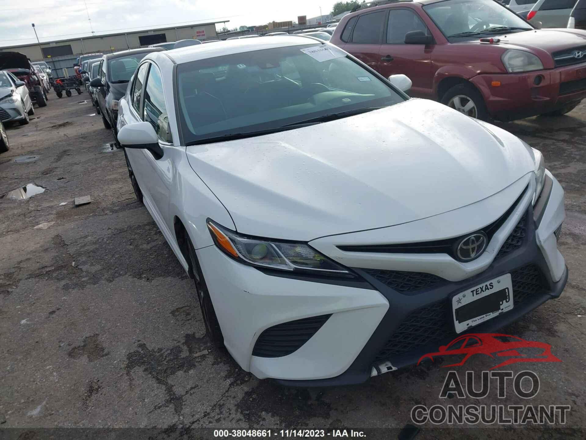 TOYOTA CAMRY 2018 - 4T1B11HK2JU576535