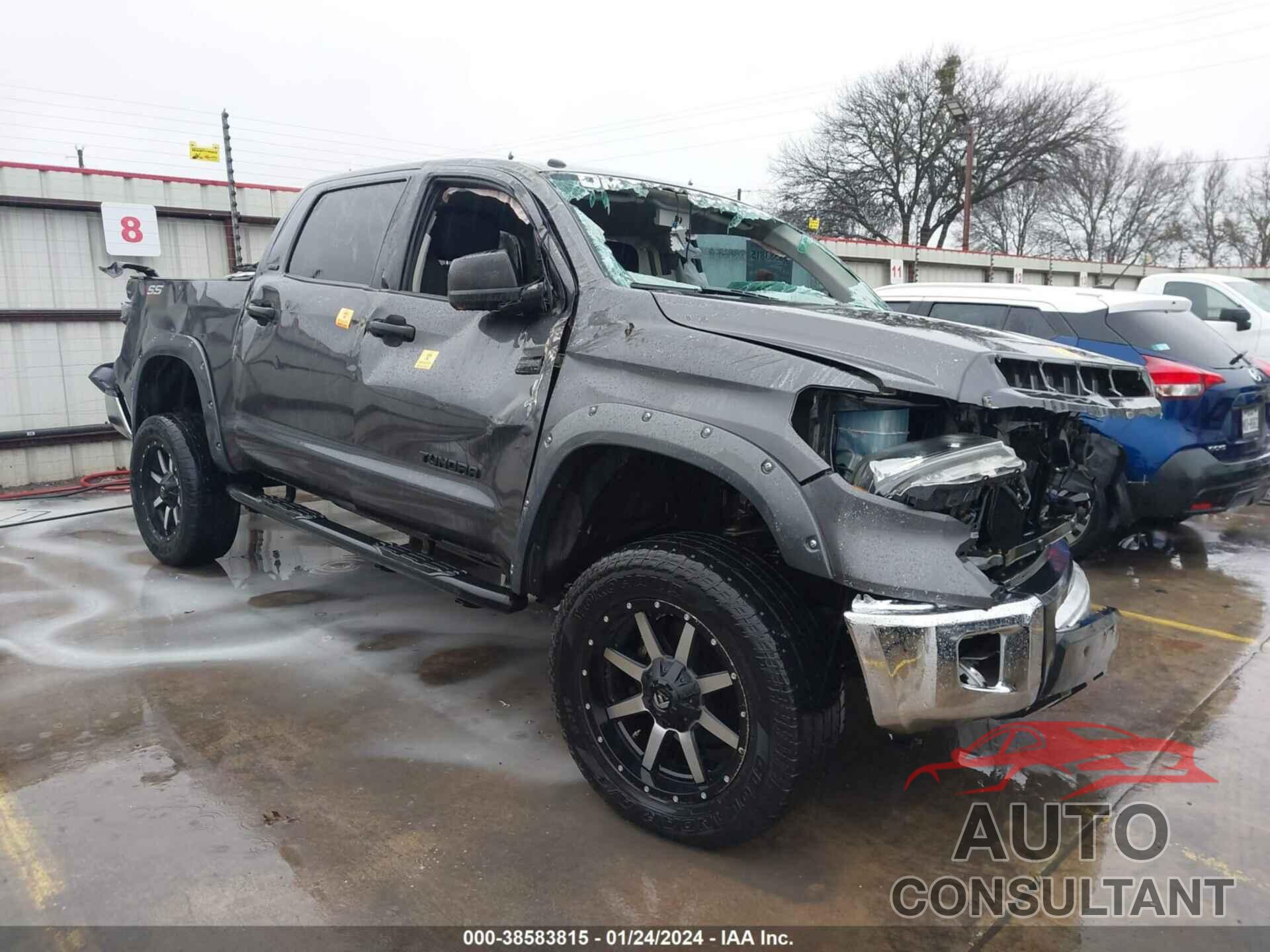 TOYOTA TUNDRA 2018 - 5TFDW5F10JX717875