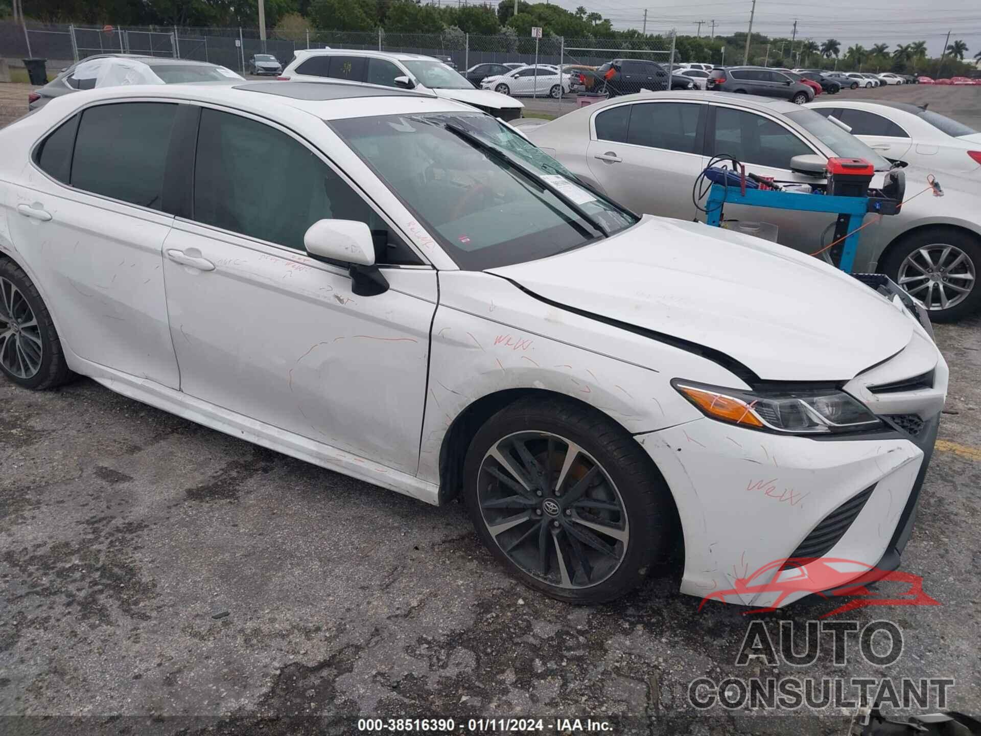 TOYOTA CAMRY 2018 - 4T1B11HKXJU127684