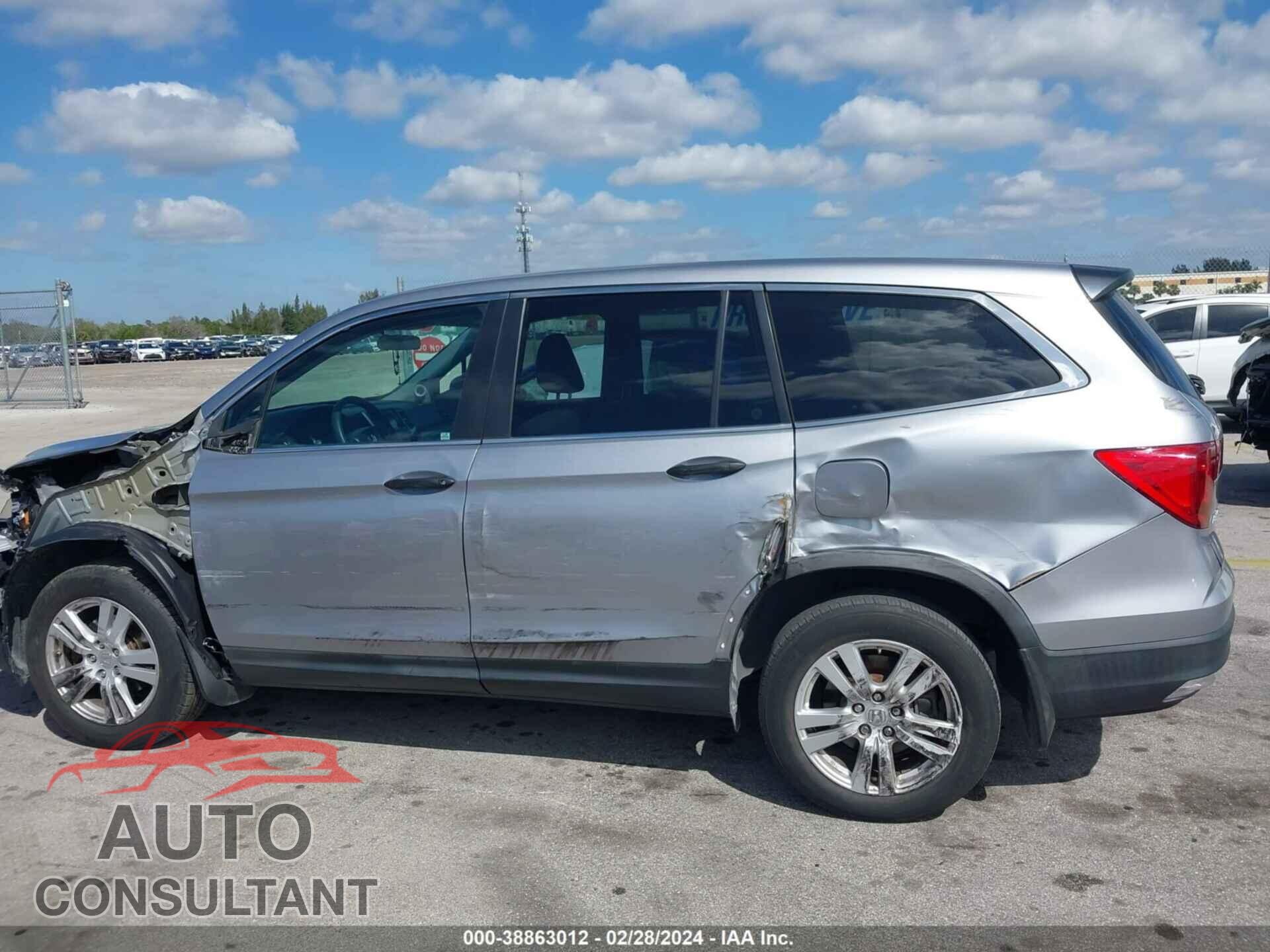 HONDA PILOT 2017 - 5FNYF5H11HB010934