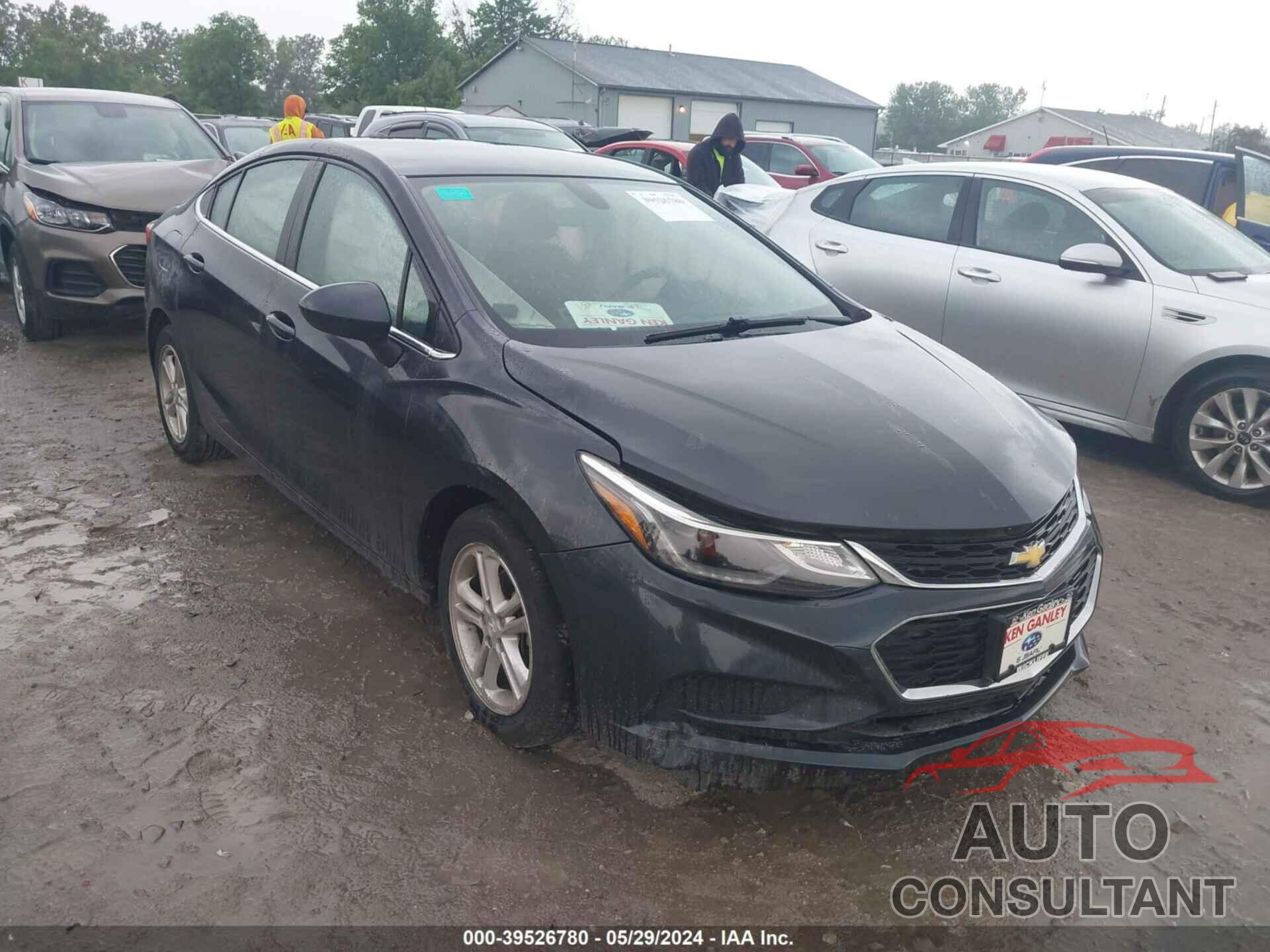 CHEVROLET CRUZE 2018 - 1G1BE5SM8J7111601