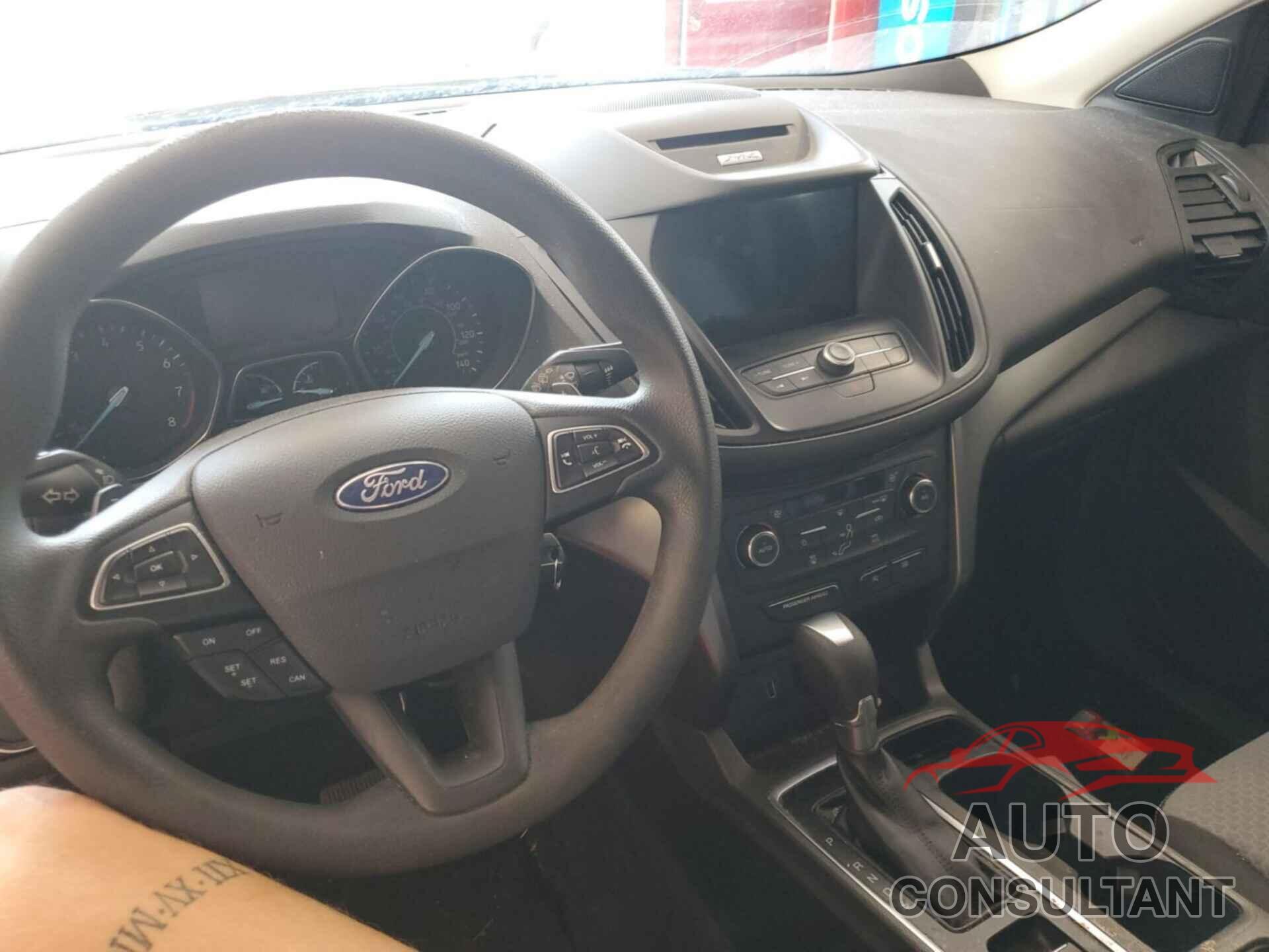 FORD ESCAPE 2017 - 1FMCU9GD8HUD95611