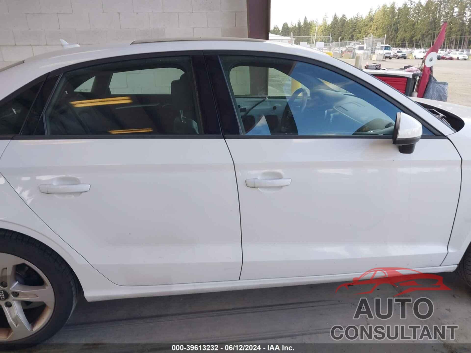 AUDI A3 2018 - WAUB8GFF5J1011736