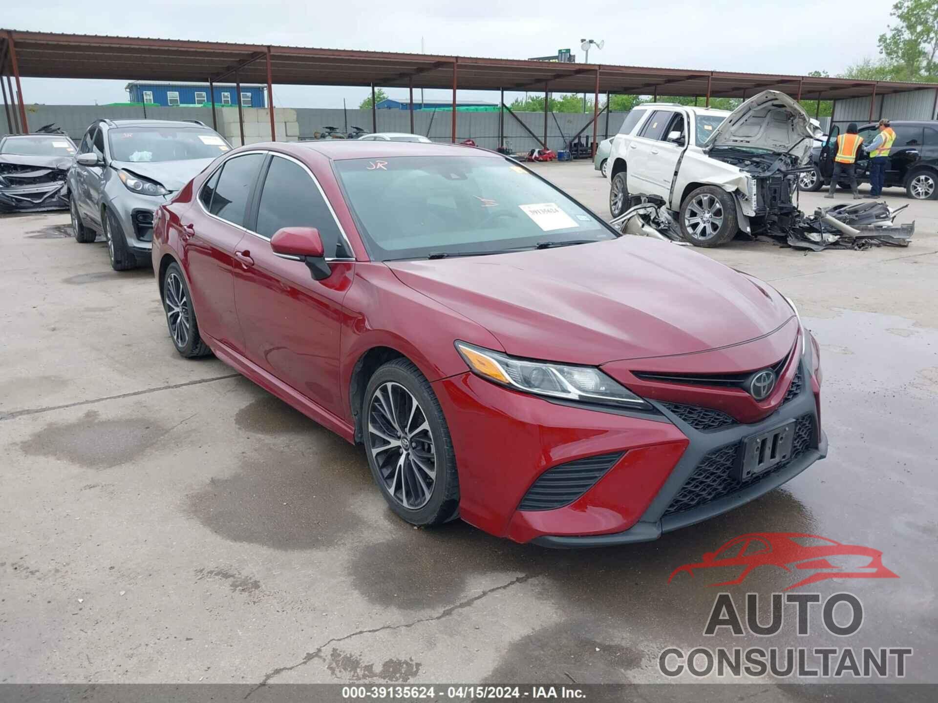 TOYOTA CAMRY 2018 - 4T1B11HK7JU655957