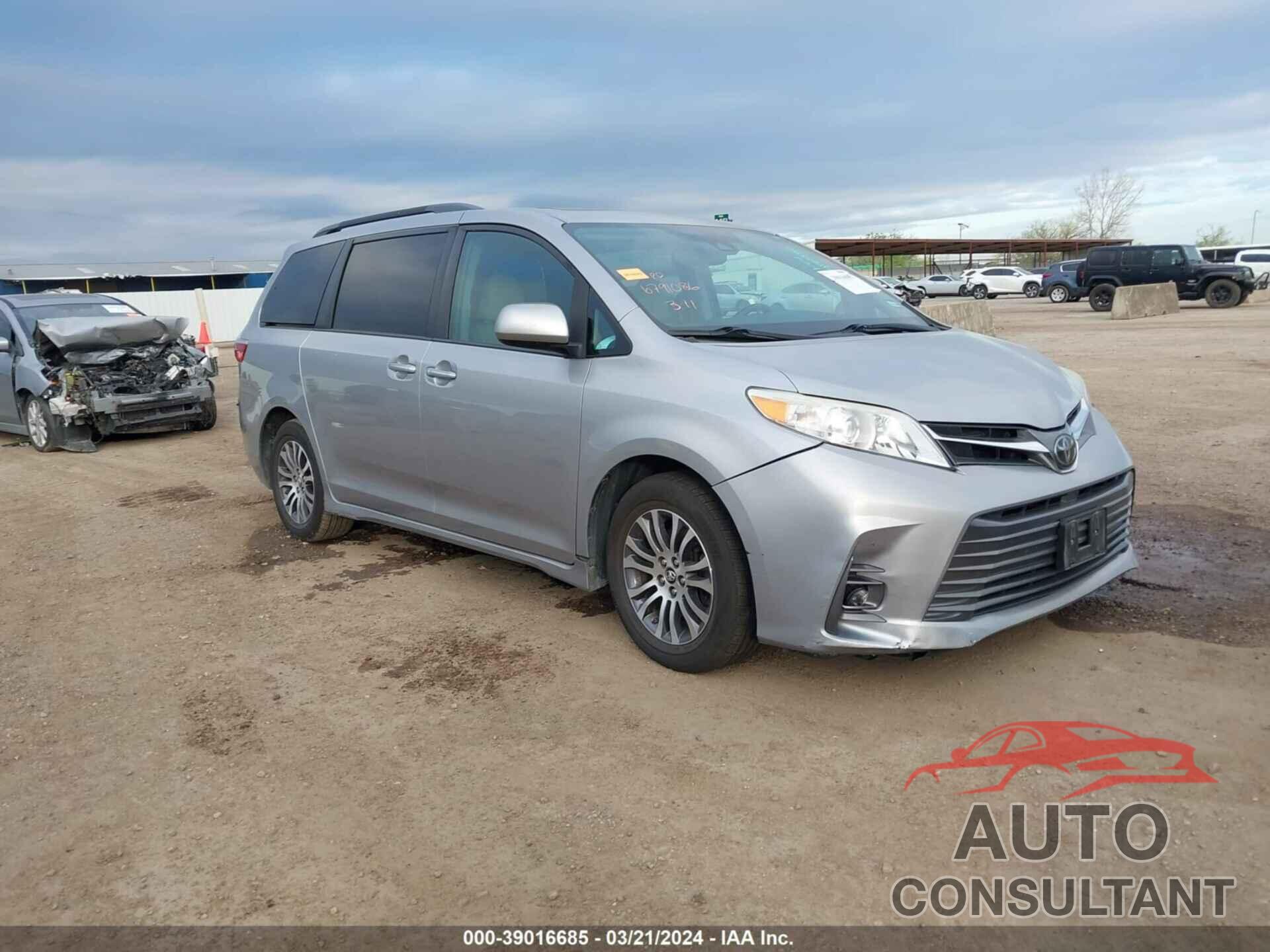 TOYOTA SIENNA 2018 - 5TDYZ3DC9JS943355