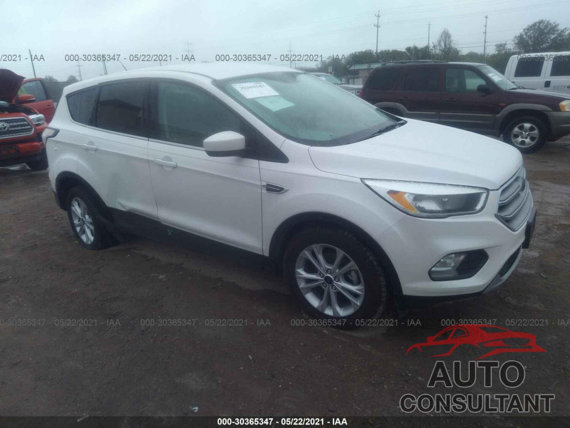 FORD ESCAPE 2017 - 1FMCU0GD9HUA13842