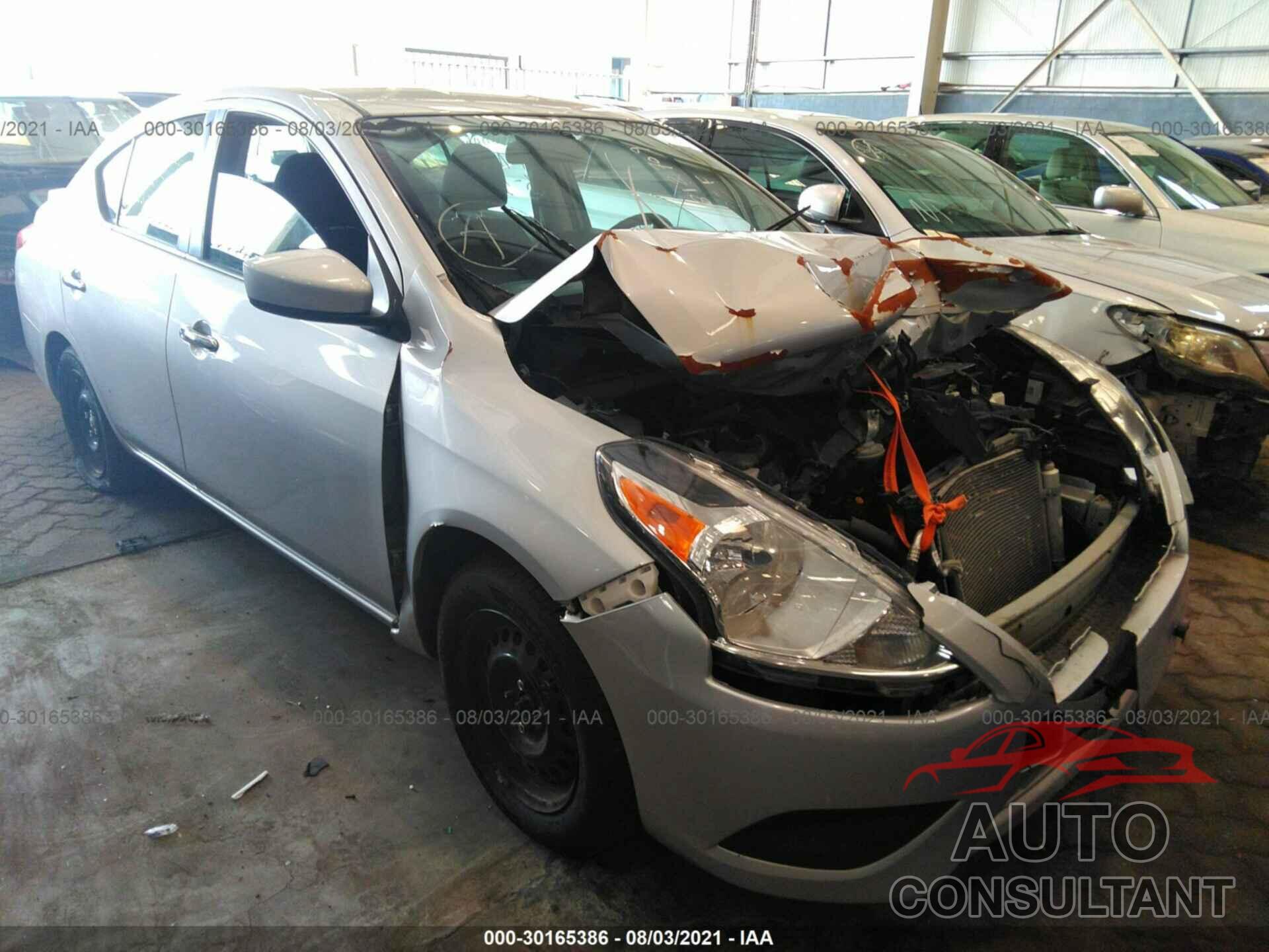 NISSAN VERSA 2018 - 000CN7AP3JL812709